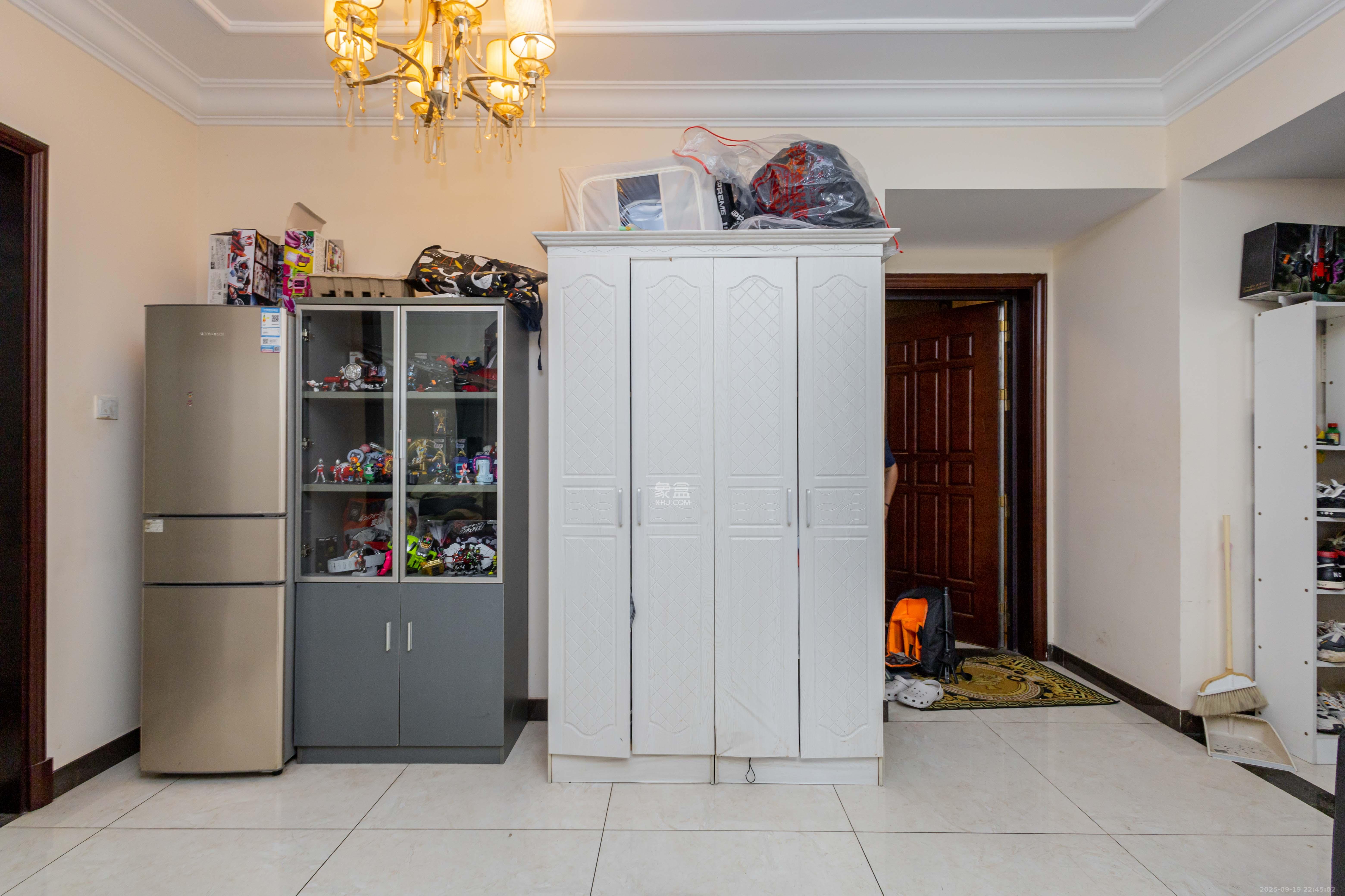 恒大江湾 2室2厅1卫 66.8万 恒大江湾 2室2厅1卫 66.8万客厅