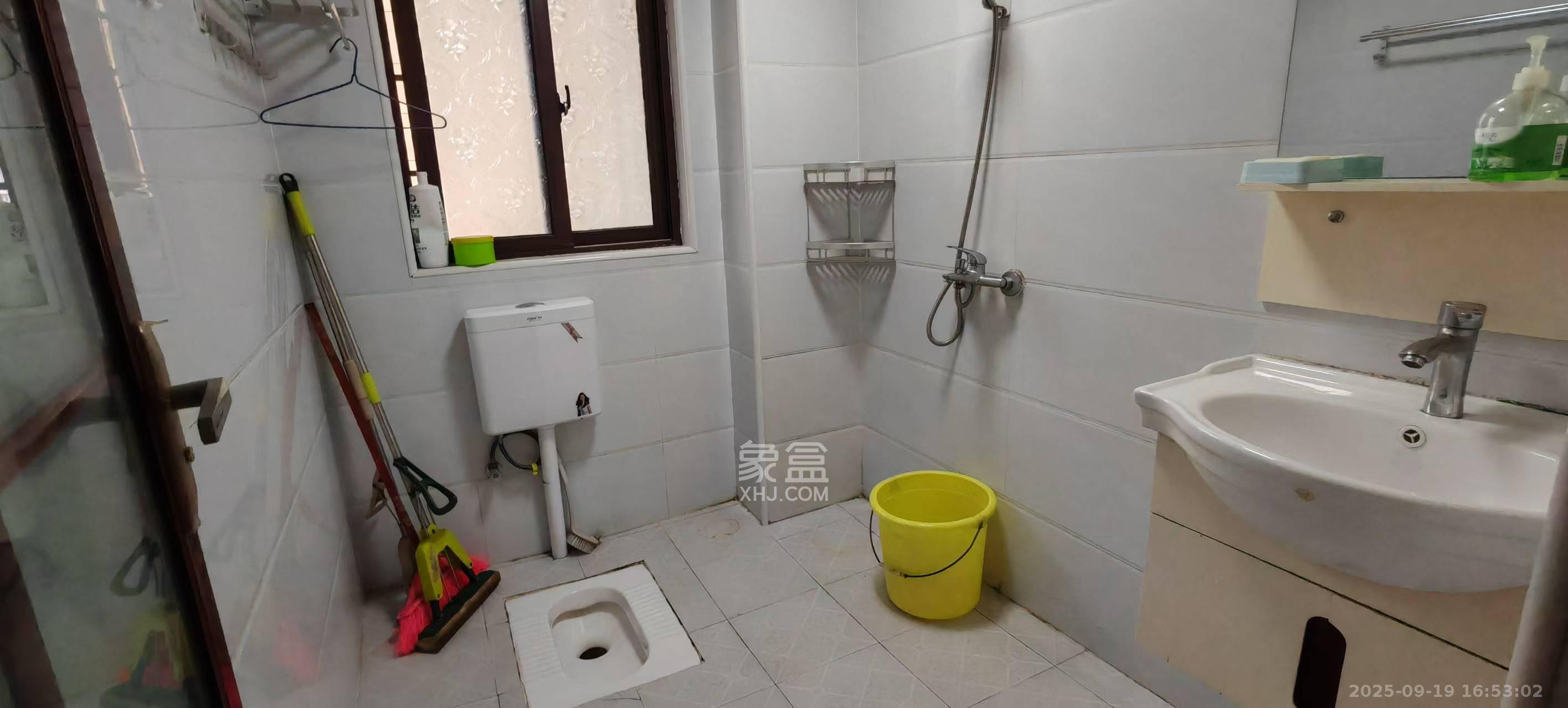 东方美地  2室1厅1卫   1600.00元/月室内图