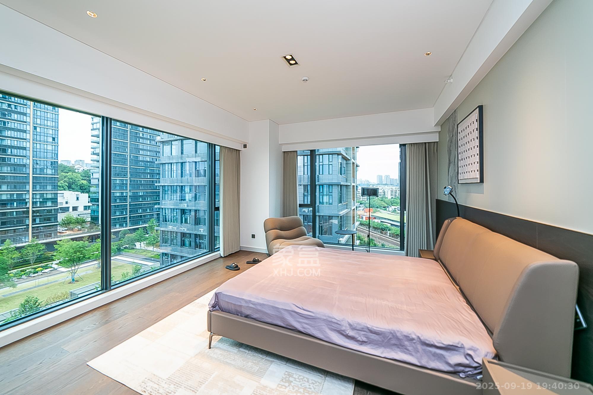 万科紫台 4室2厅3卫 330.0万 万科紫台 4室2厅3卫 330.0万卧室