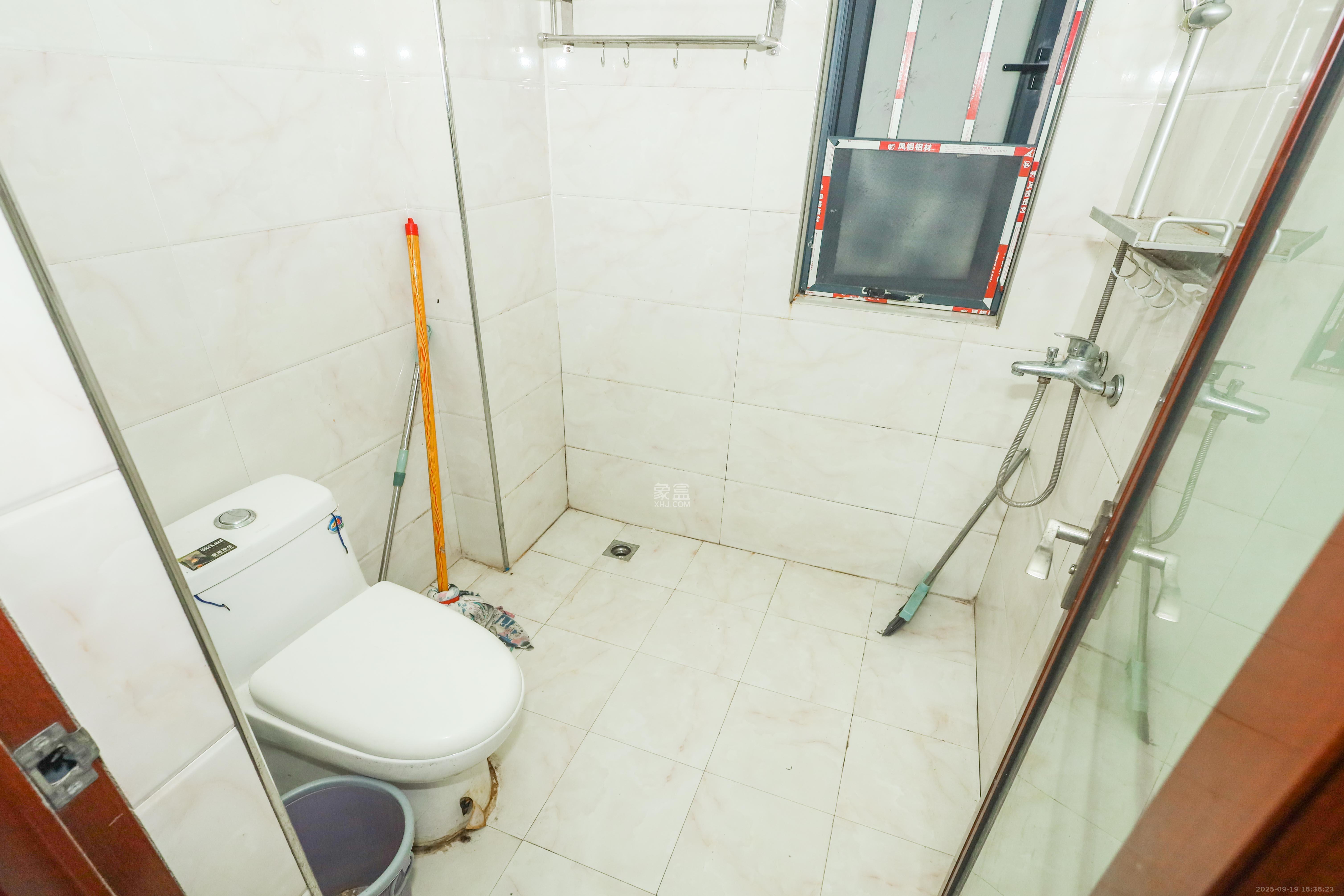 好莱城(弘德西街)  3室2厅1卫    72.8万 好莱城(弘德西街)  3室2厅1卫    72.8万卫生间