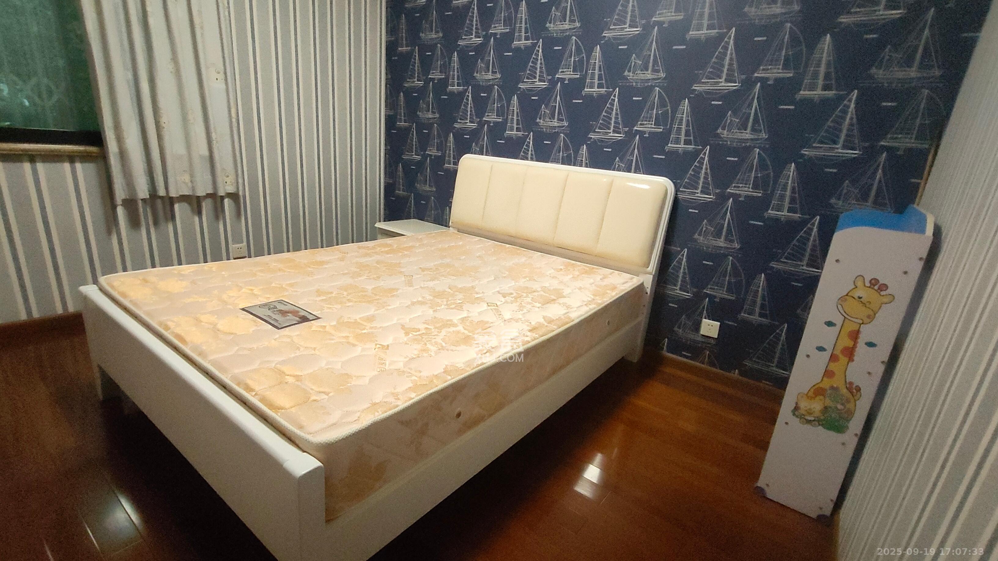 阳光100三期 1室2厅2卫 5000.0元/月 阳光100三期 1室2厅2卫 5000.0元/月室内图