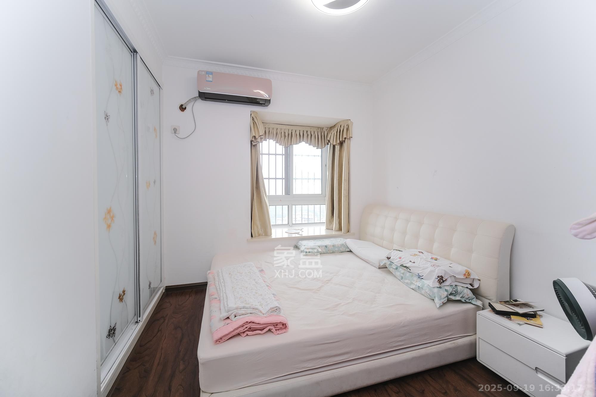 山水湾  3室2厅2卫    68.8万卧室