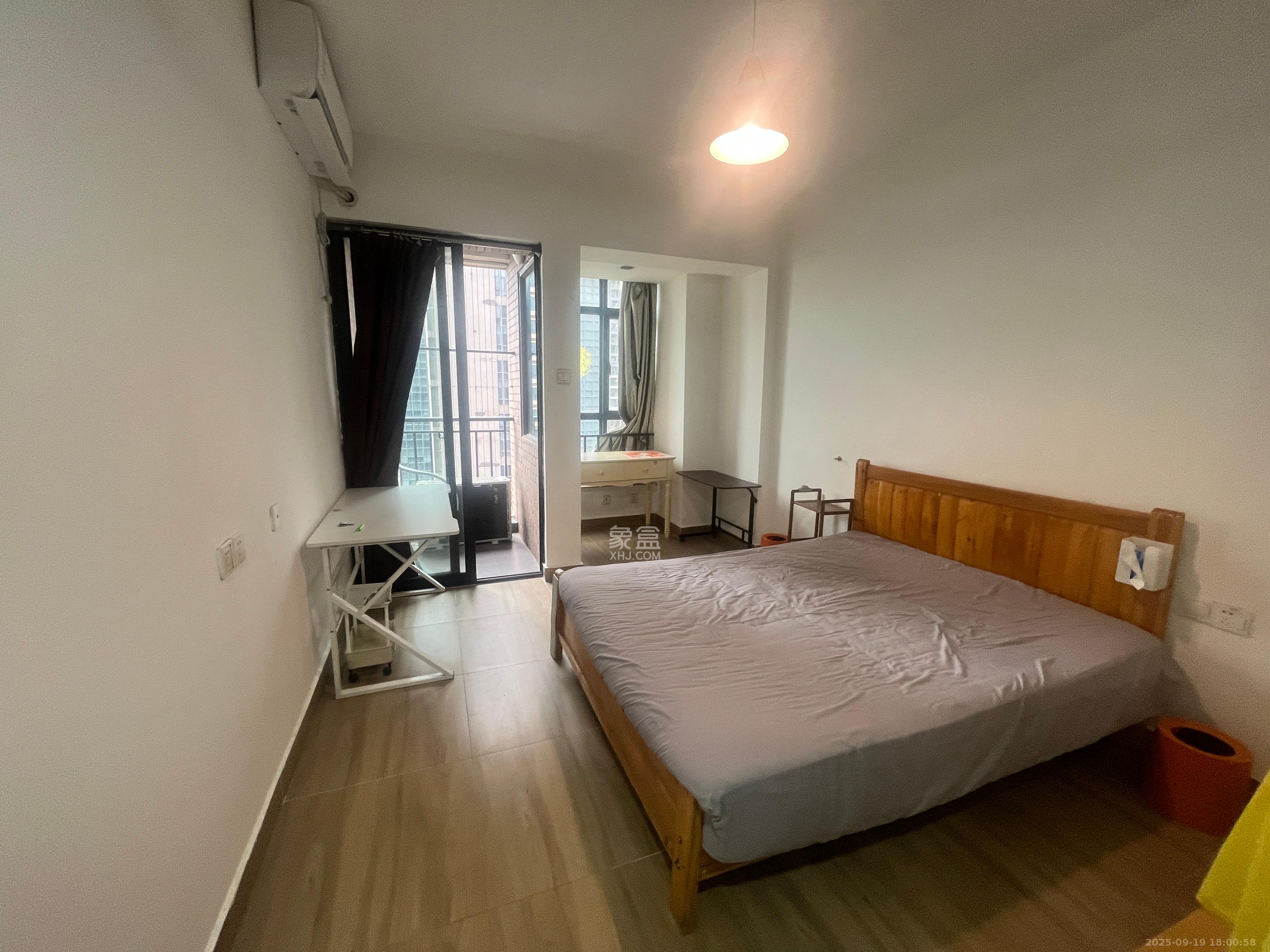 华润凤凰城一期  1室1厅1卫    1300.0元/月室内图