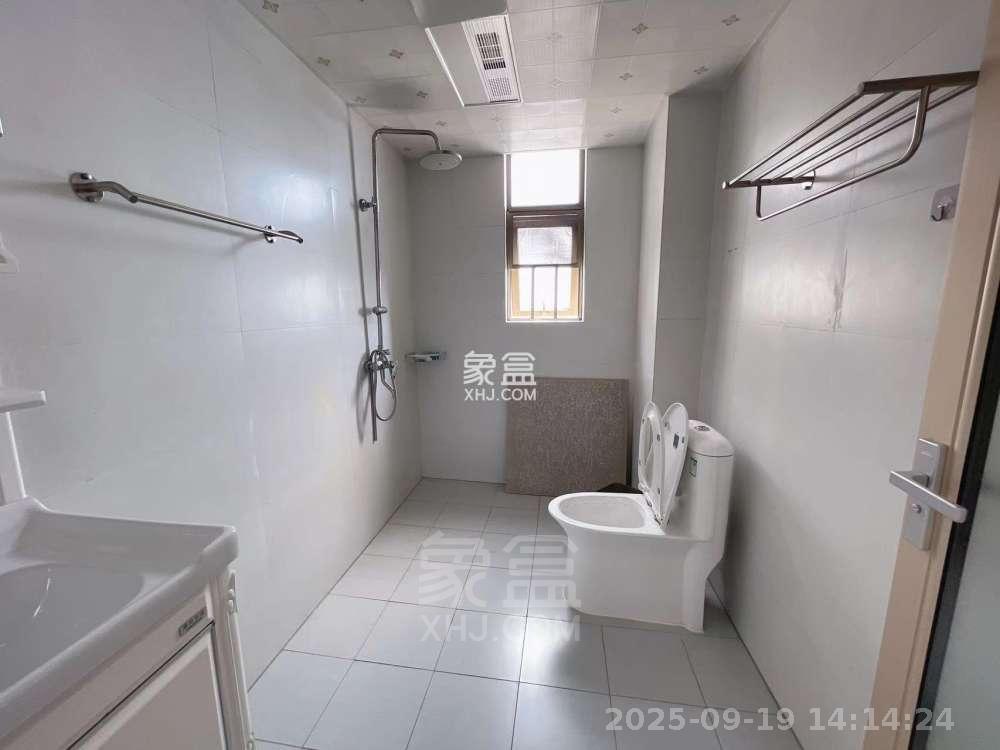 奥园广场  3室2厅2卫    2300.0元/月 奥园广场  3室2厅2卫    2300.0元/月室内图