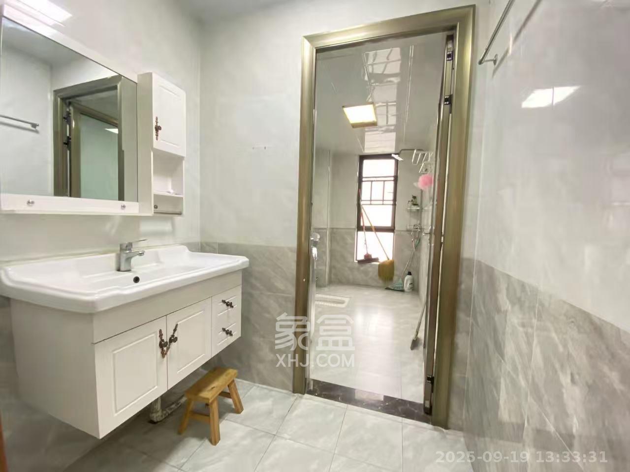 达美D6区 4室2厅2卫 4500.0元/月 达美D6区 4室2厅2卫 4500.0元/月室内图