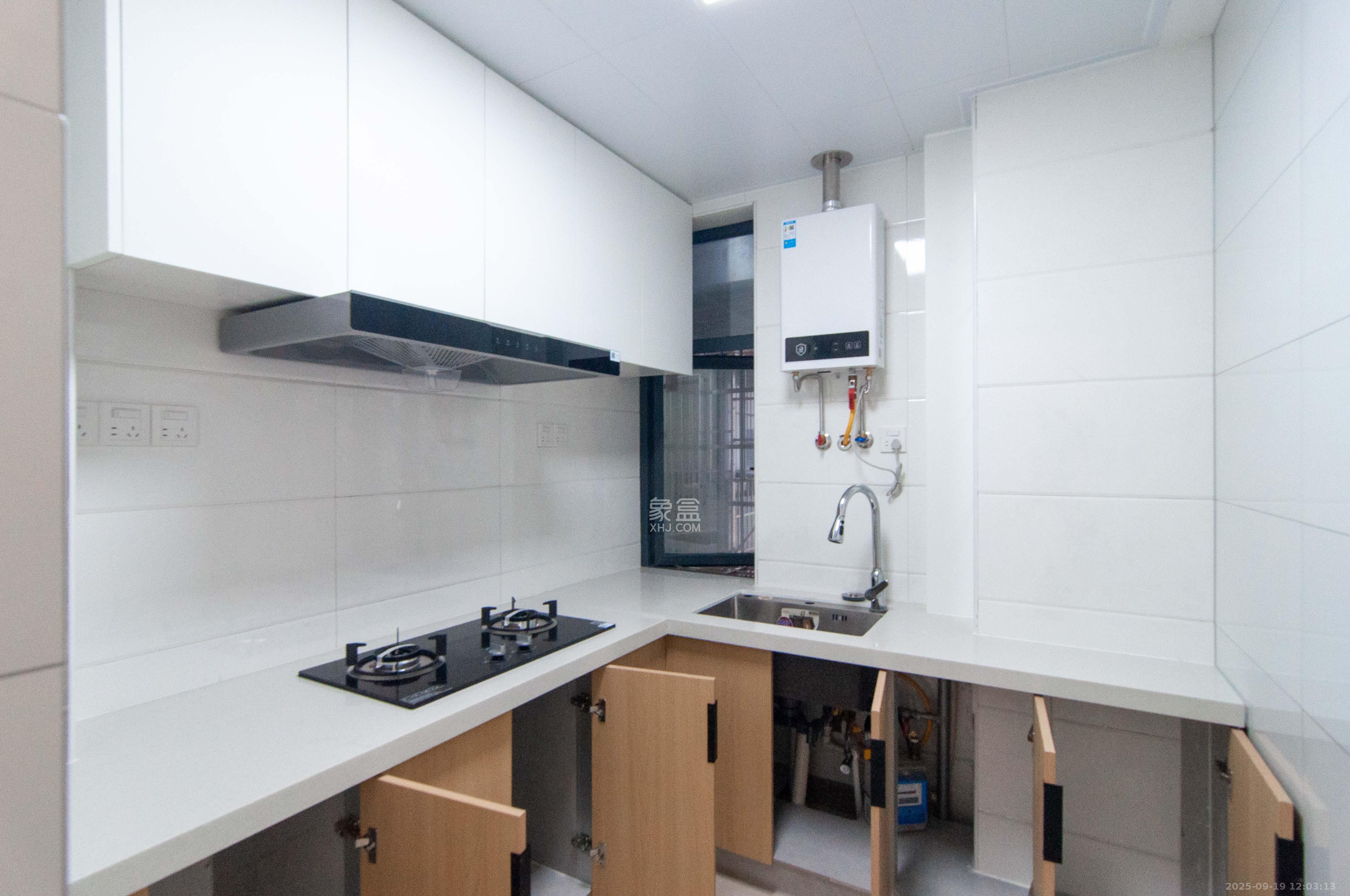 海林馨香雅苑 3室2厅1卫 76.8万 海林馨香雅苑 3室2厅1卫 76.8万厨房