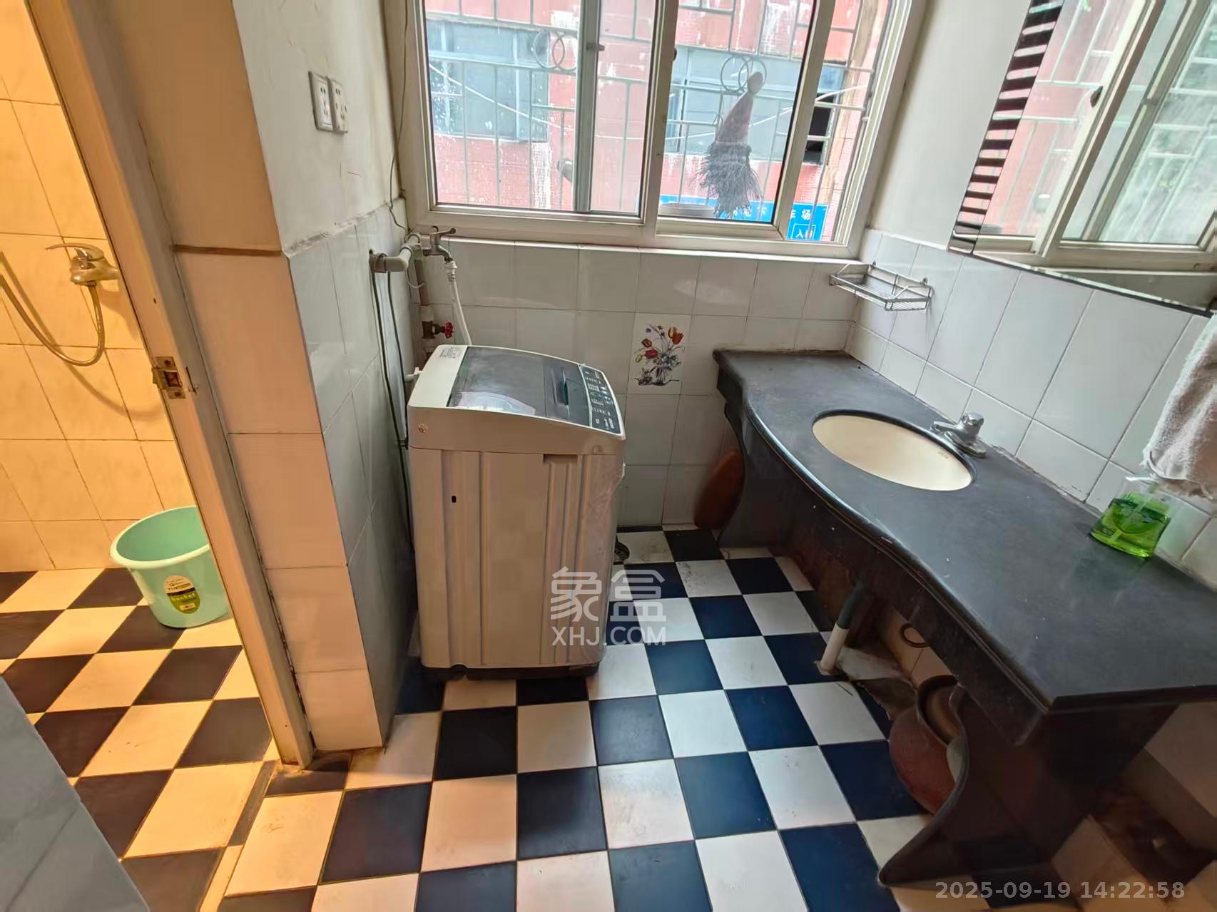 长沙理工大学侯家塘校区教职工宿舍  3室2厅1卫    2500.0元/月室内图