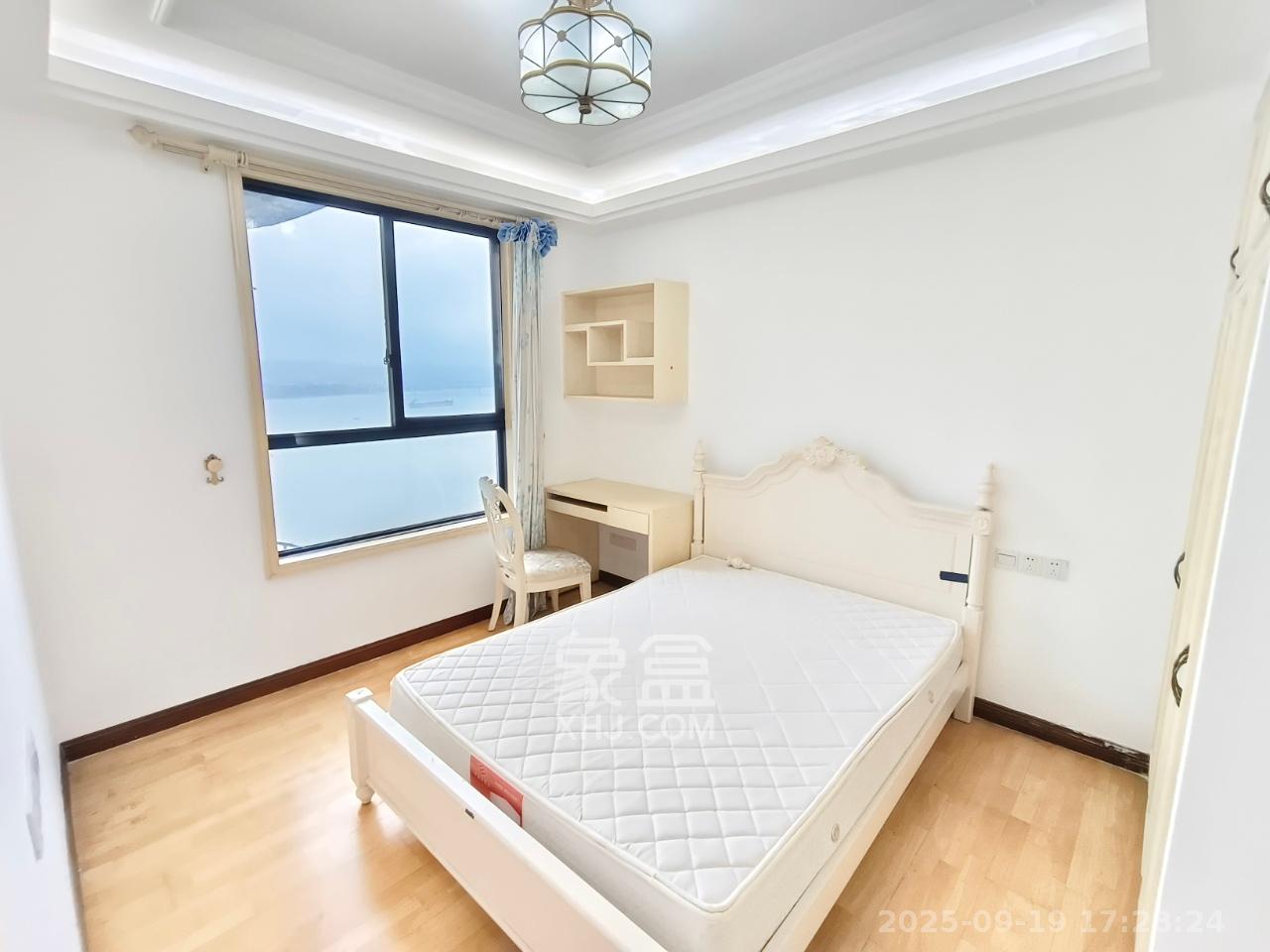 湘江世纪城临江苑 1室2厅2卫 4000.0元/月 湘江世纪城临江苑 1室2厅2卫 4000.0元/月室内图