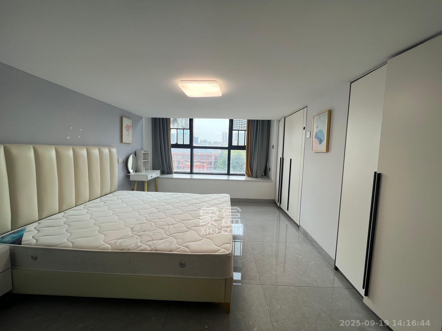 荣悦台 2室1厅1卫 2700.0元/月 荣悦台 2室1厅1卫 2700.0元/月室内图