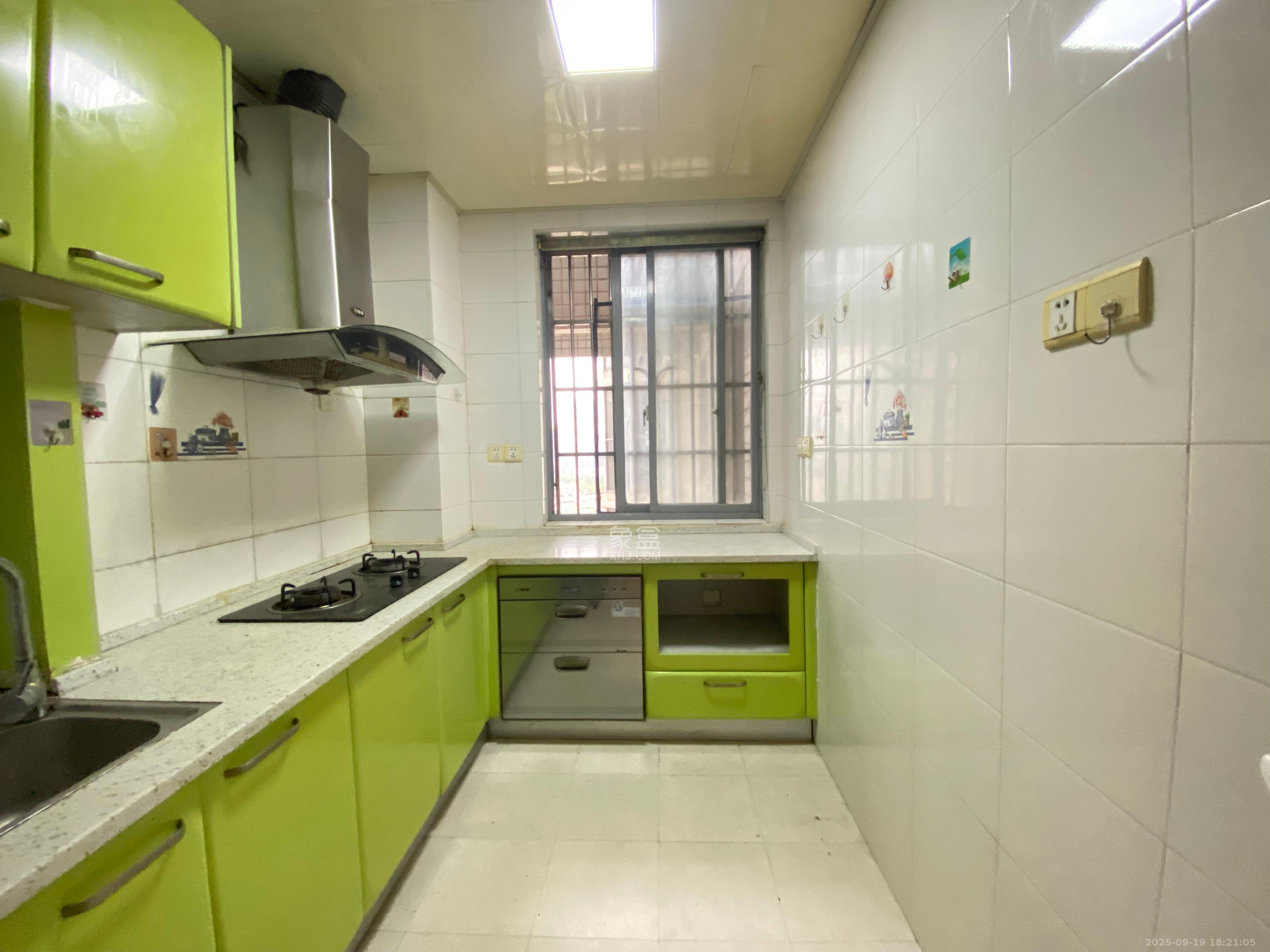 兴威新嘉园 3室2厅2卫 4000.0元/月 兴威新嘉园 3室2厅2卫 4000.0元/月室内图