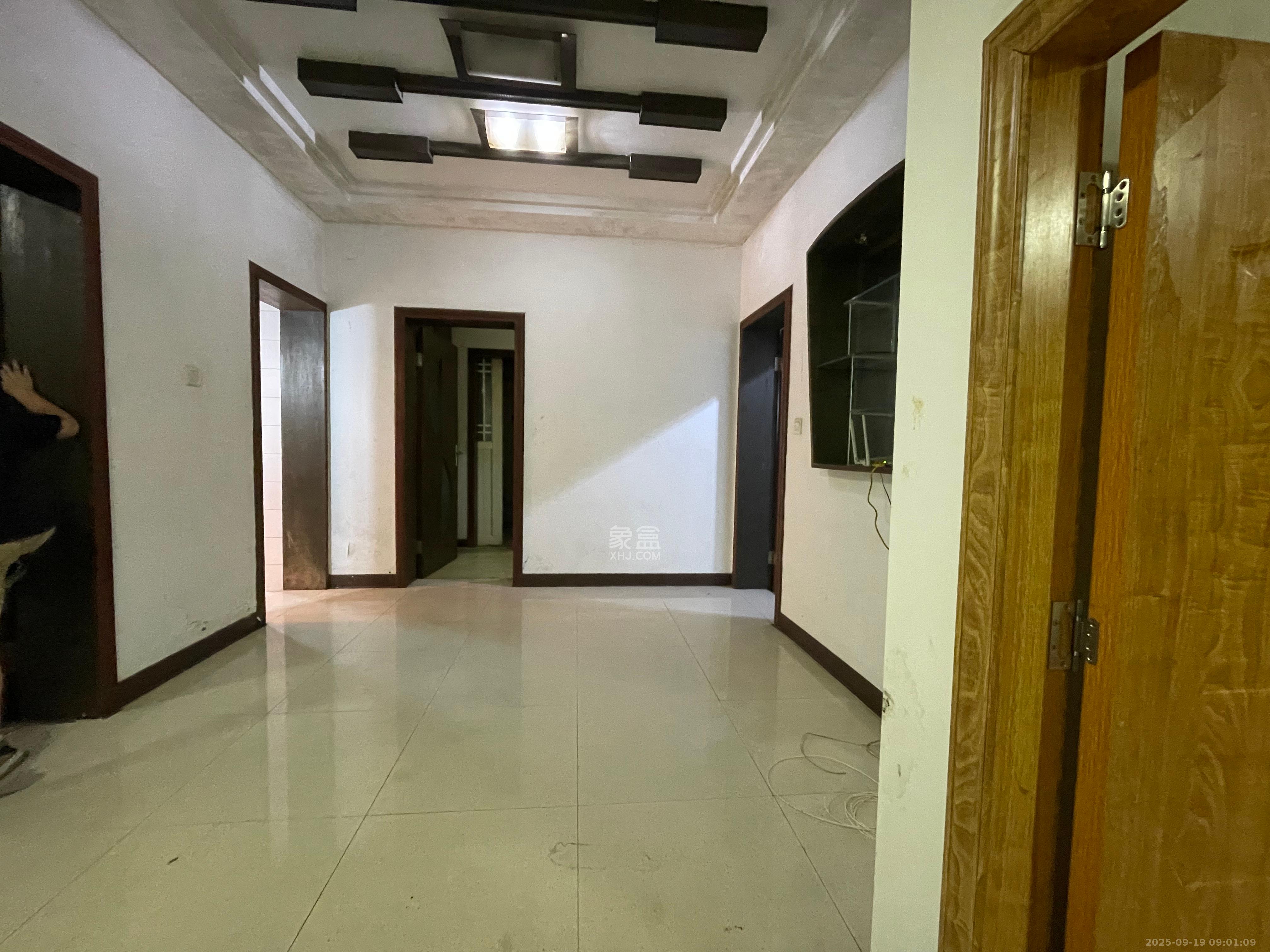 咸嘉新村嘉旺苑  4室2厅2卫    2000.0元/月 咸嘉新村嘉旺苑  4室2厅2卫    2000.0元/月