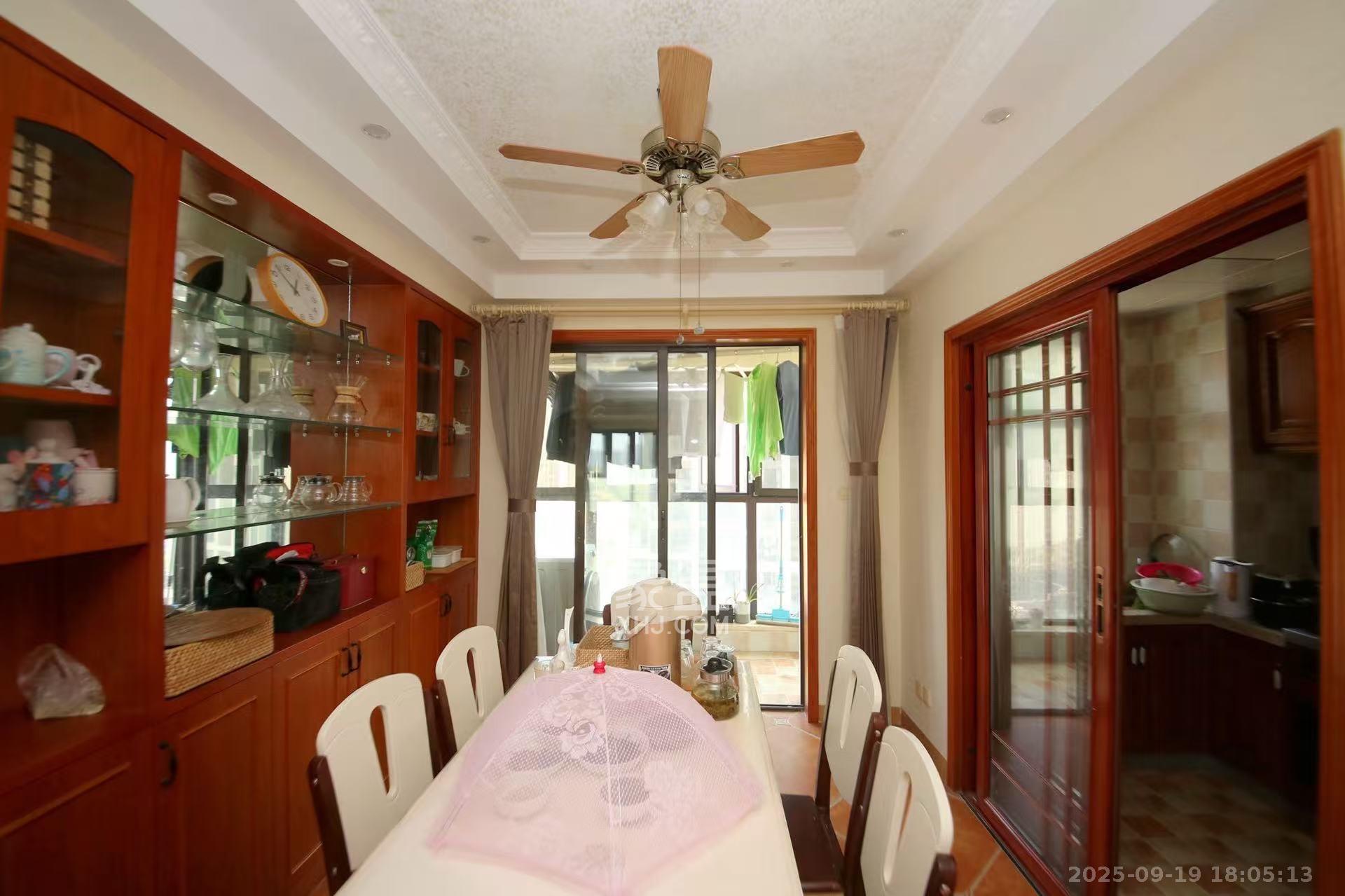 卓越蔚蓝城邦 3室2厅2卫 2600.0元/月 卓越蔚蓝城邦 3室2厅2卫 2600.0元/月室内图