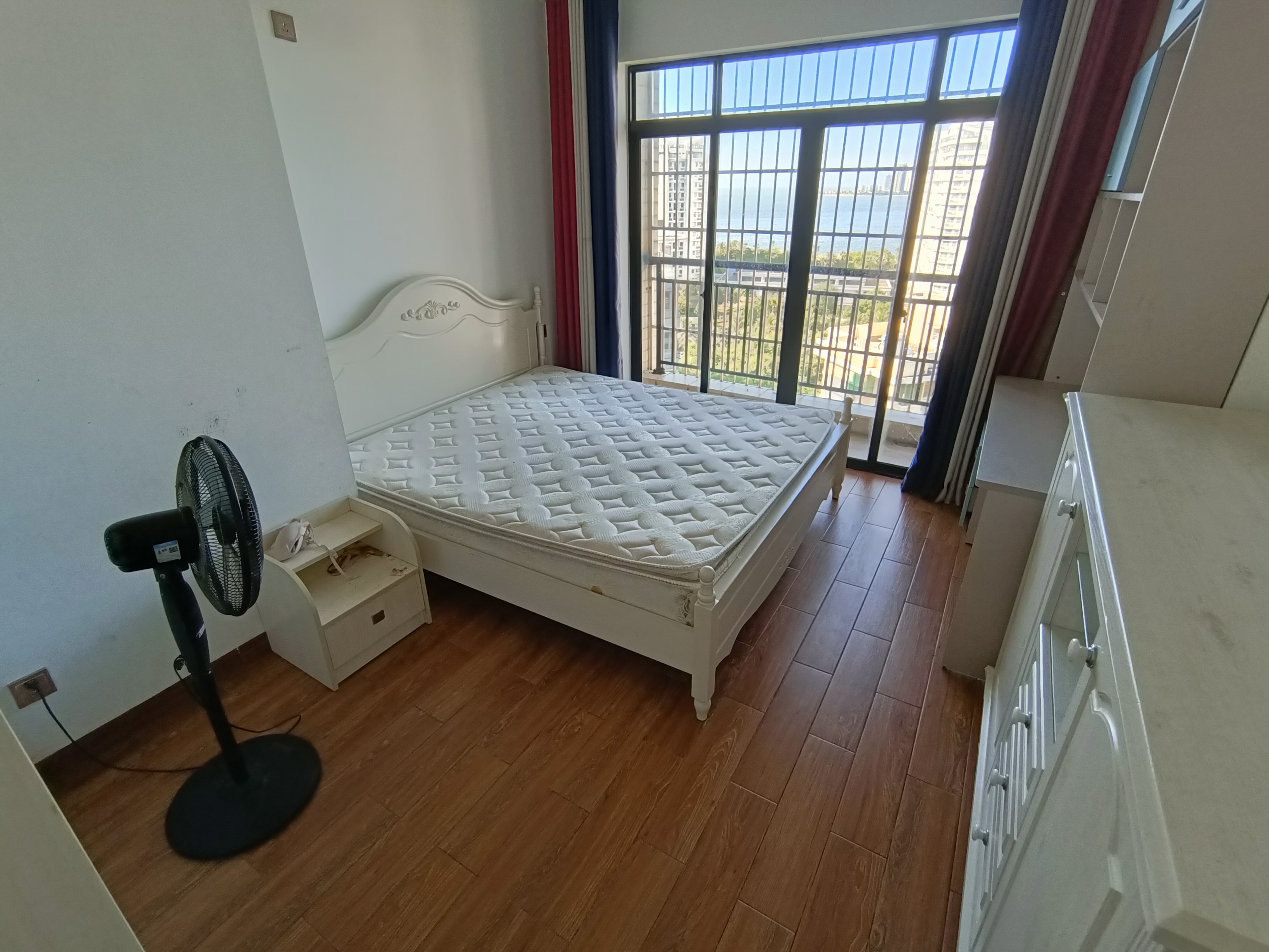 瀛寰名仕苑 3室2厅2卫 3500.0元/月 瀛寰名仕苑 3室2厅2卫 3500.0元/月室内图