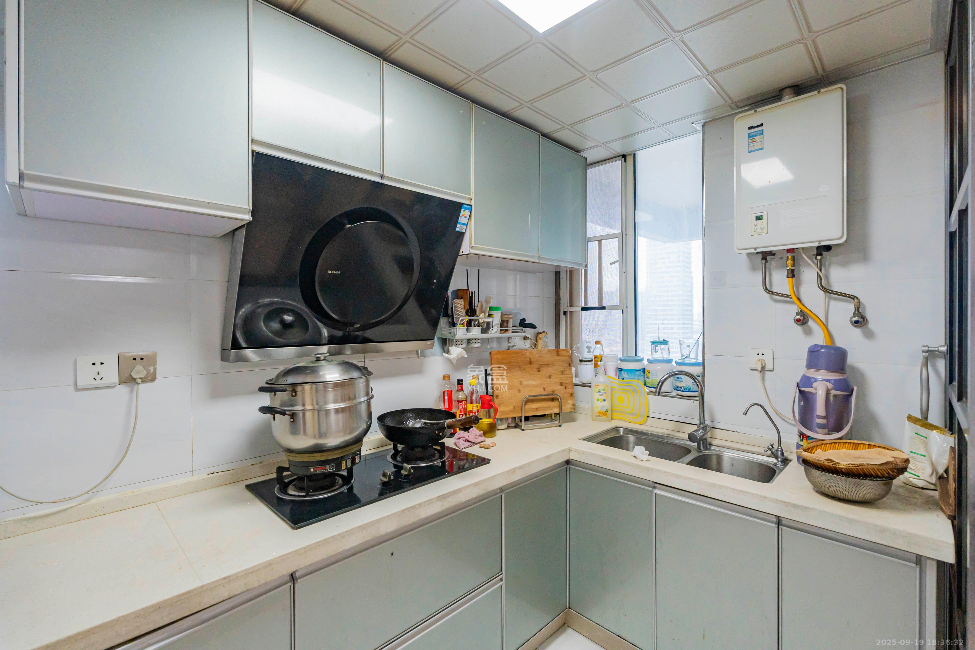 凯乐国际城  3室2厅1卫    120.0万厨房