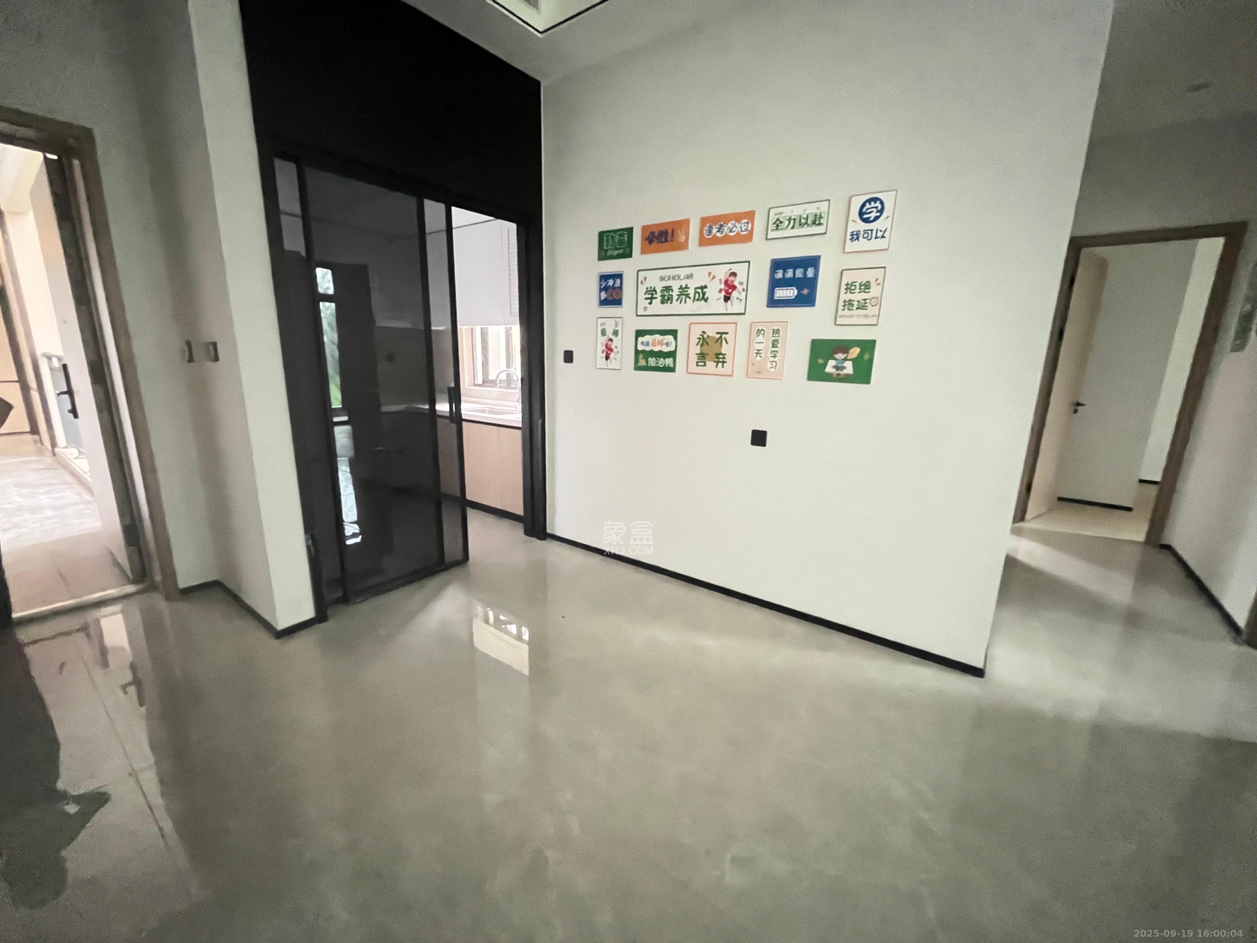 长沙北中心保利时代G区 3室2厅2卫 2700.0元/月 长沙北中心保利时代G区 3室2厅2卫 2700.0元/月室内图