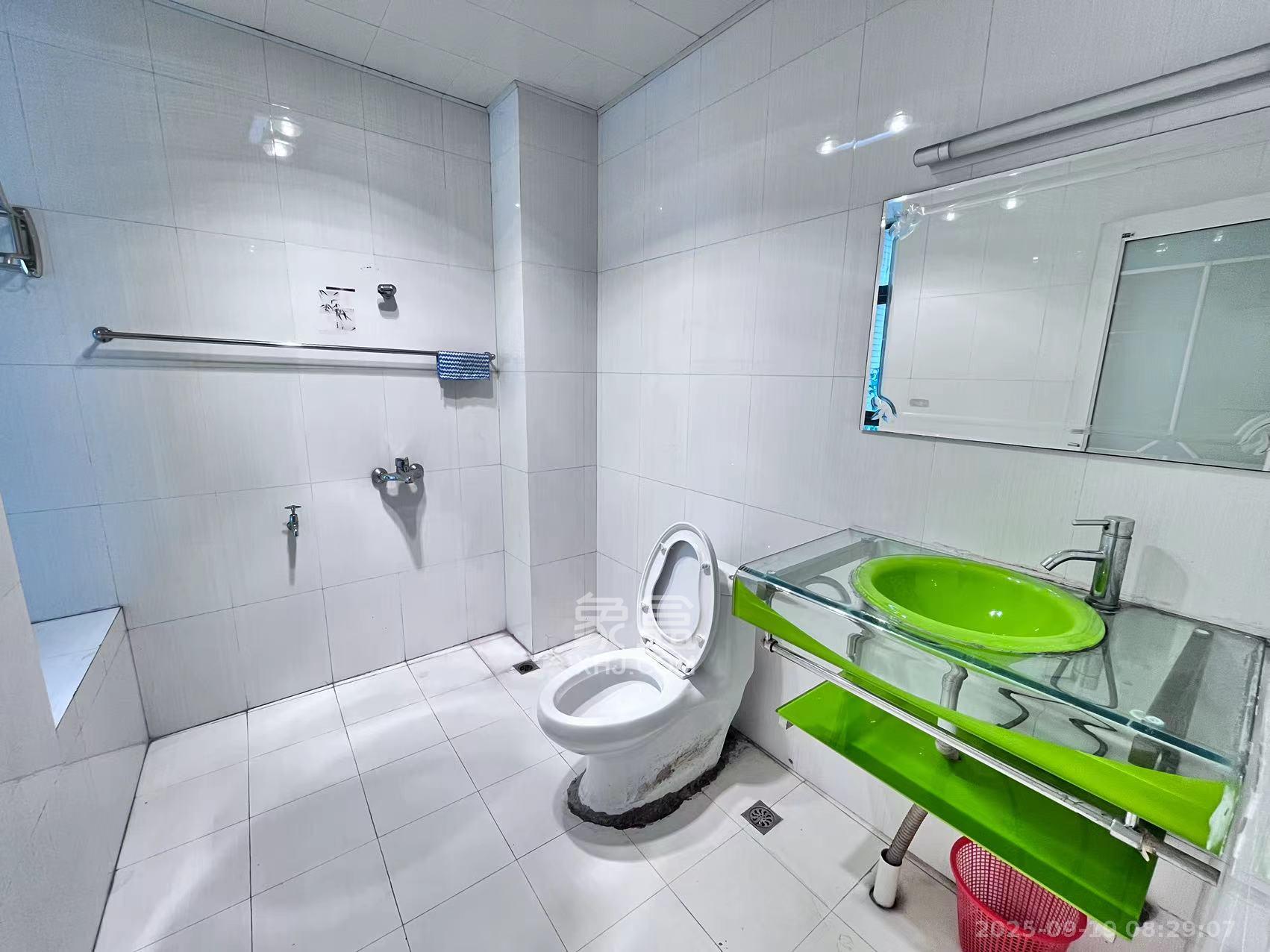 望兴景园一期 3室2厅2卫 2700.0元/月 望兴景园一期 3室2厅2卫 2700.0元/月室内图