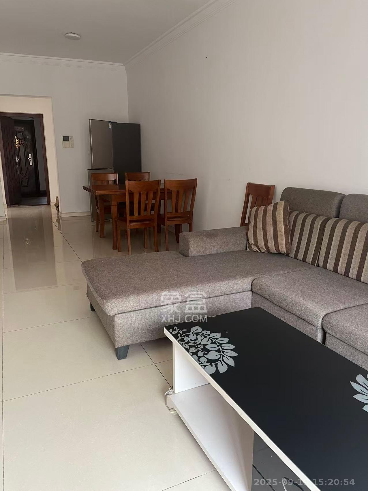 米兰春天  3室2厅1卫    1800.0元/月室内图