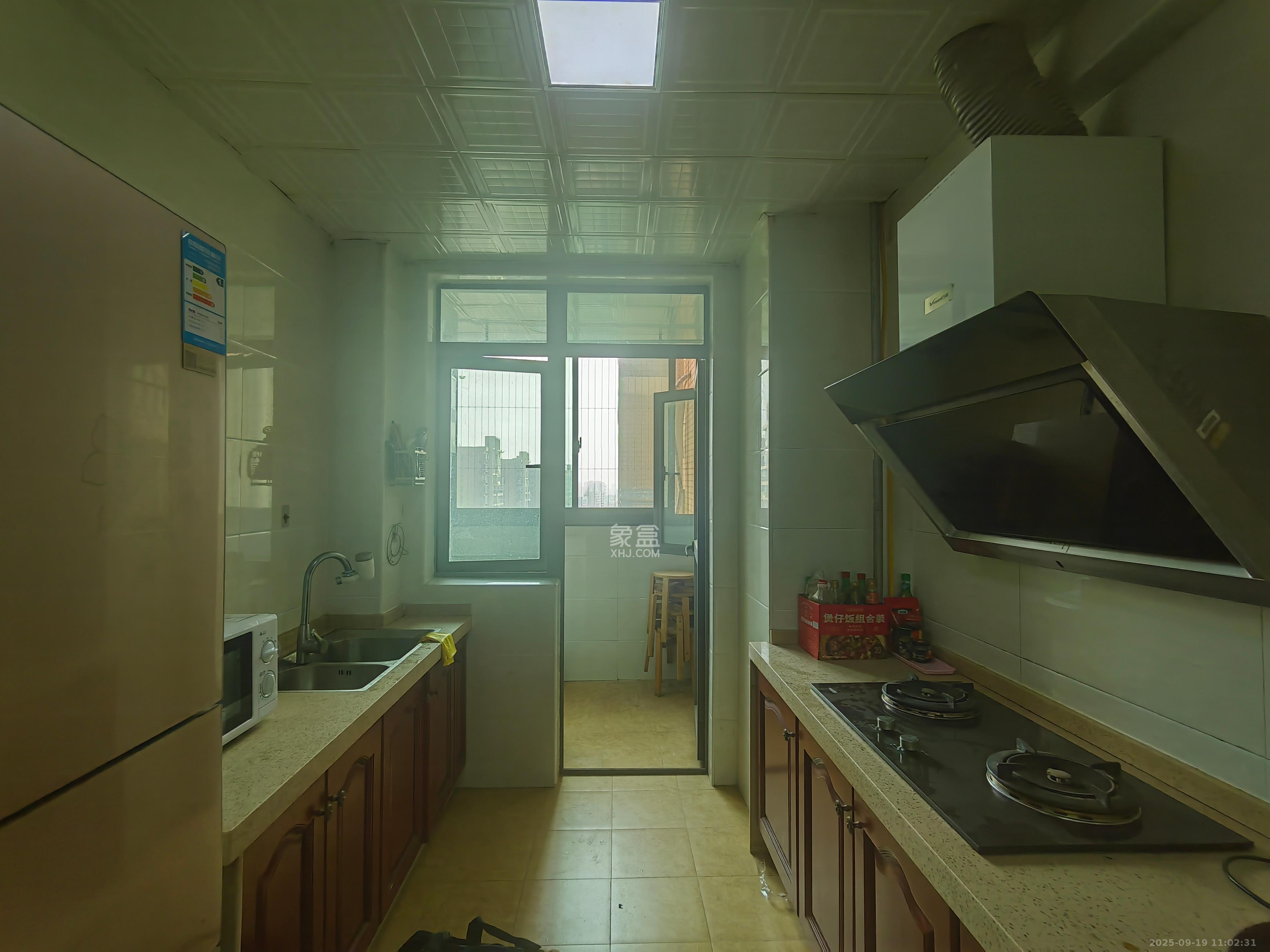 新城新世界一二三期  3室2厅1卫    2700.0元/月室内图