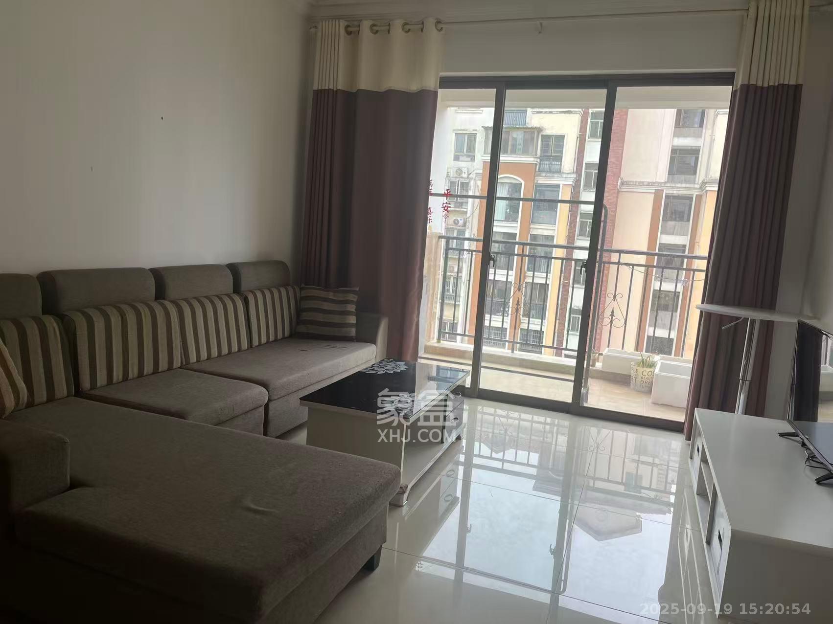 米兰春天  3室2厅1卫    1800.0元/月室内图