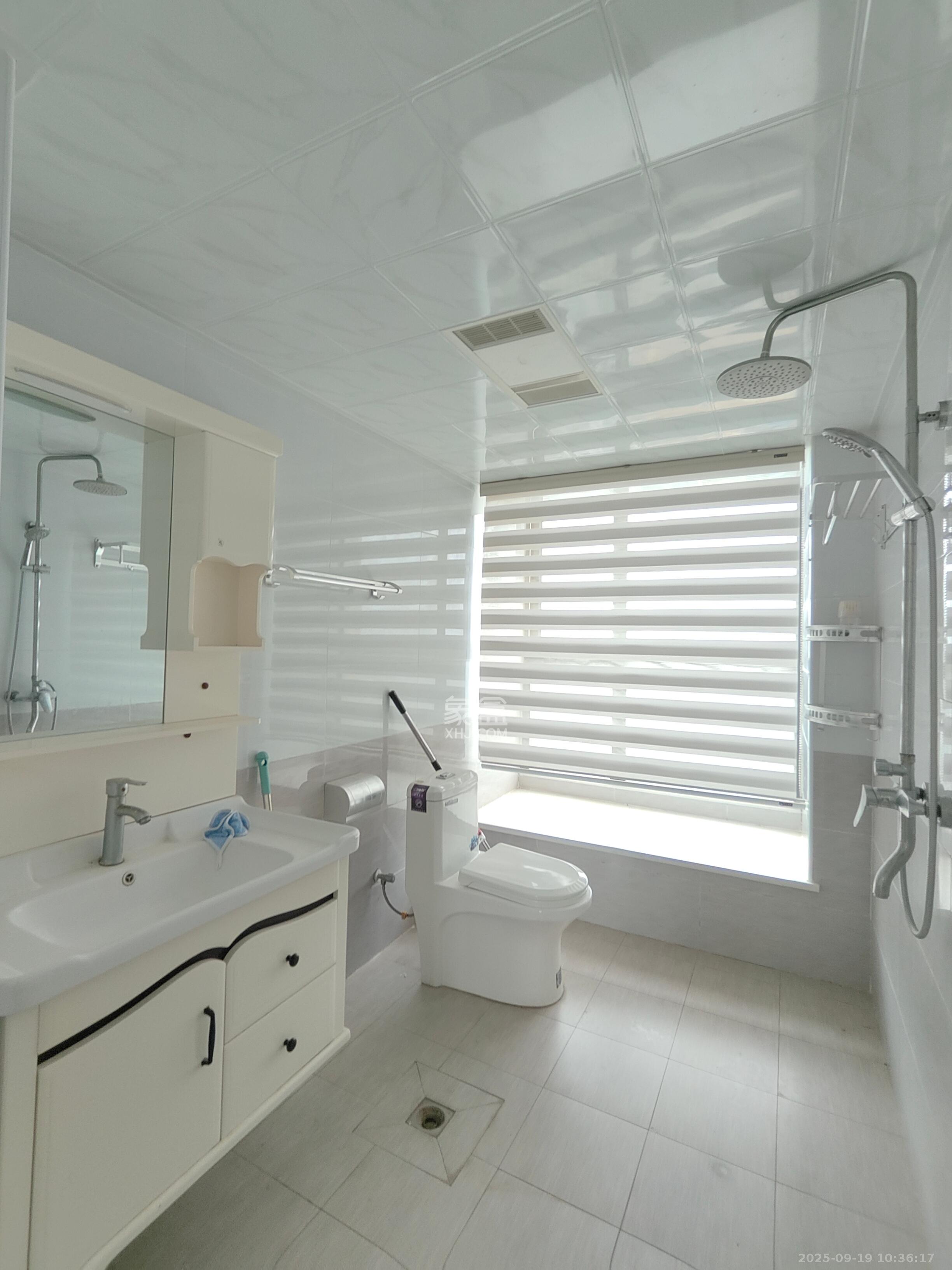 勤诚达新界  1室2厅1卫    2400.0元/月室内图