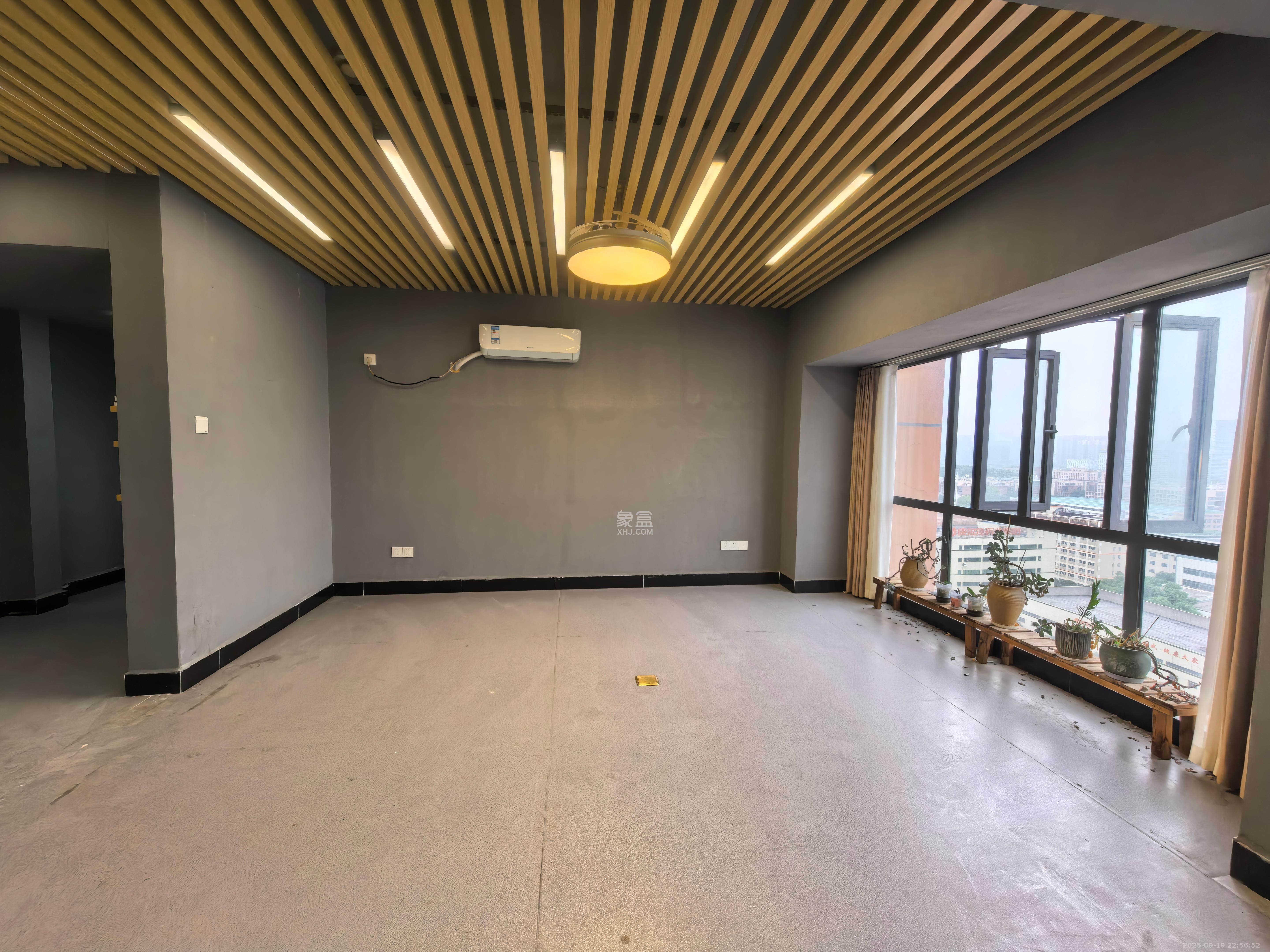 雅阁国际  1室2厅1卫    3000.0元/月室内图