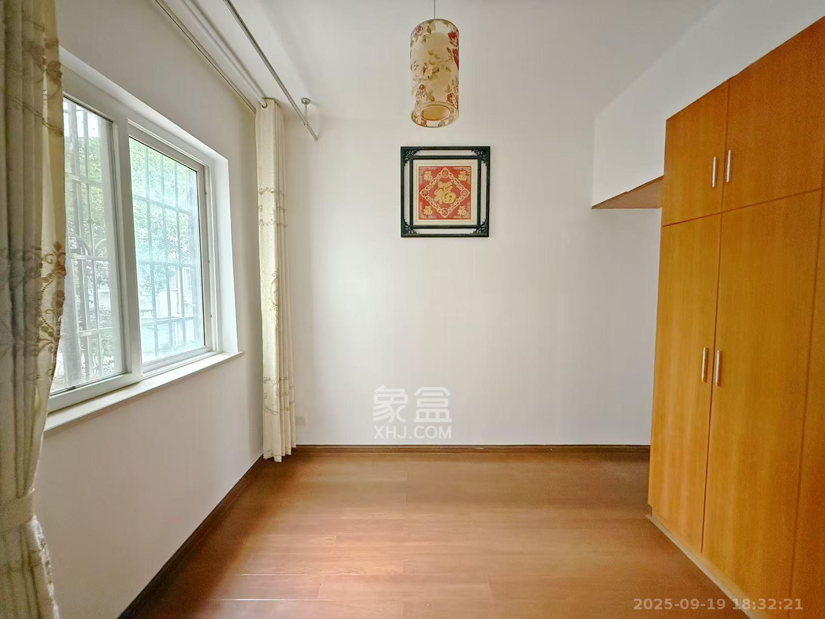 春满江南 4室2厅2卫 58.0万 春满江南 4室2厅2卫 58.0万客厅