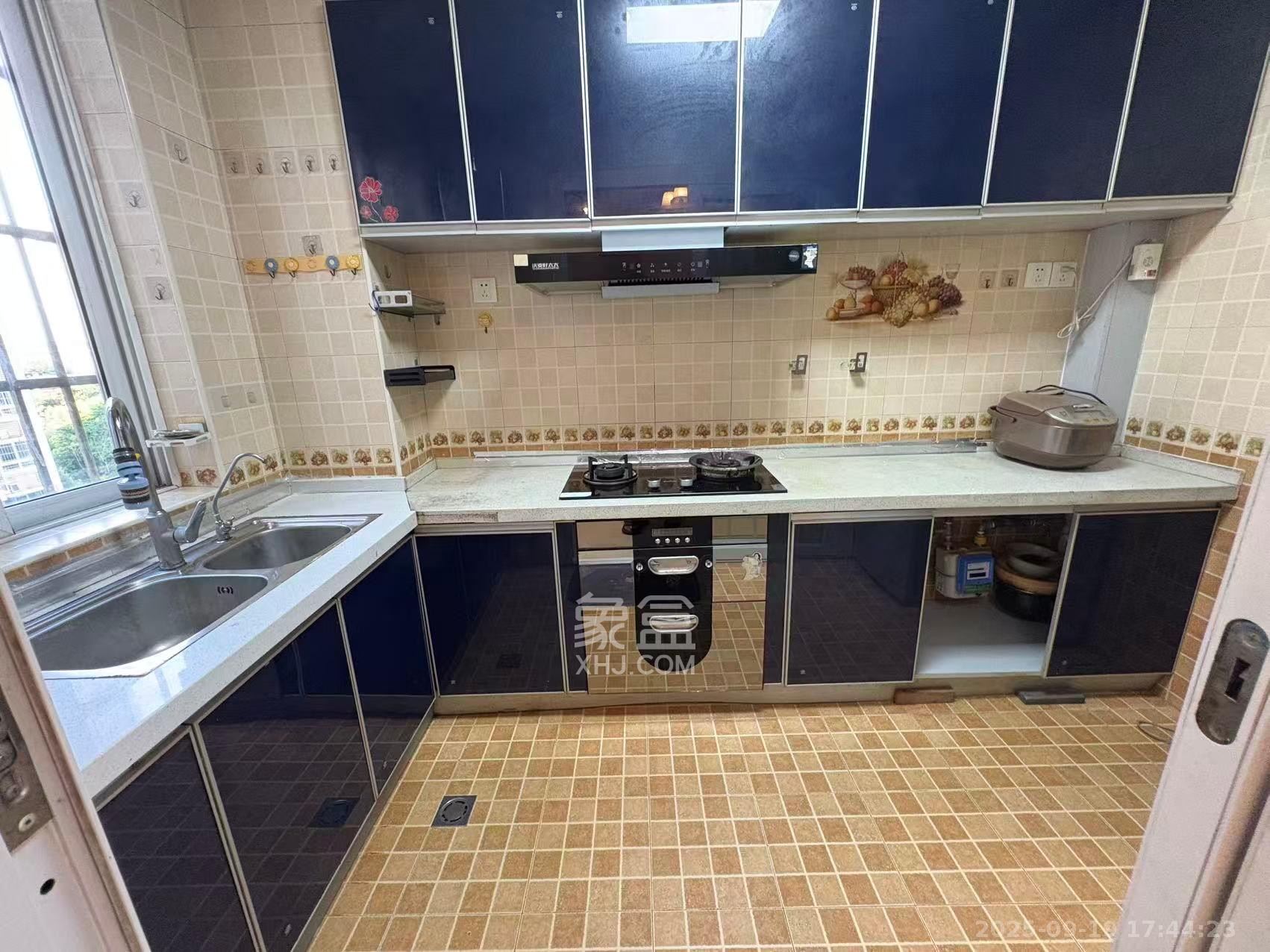 世景华庭  3室2厅2卫    1800.0元/月室内图