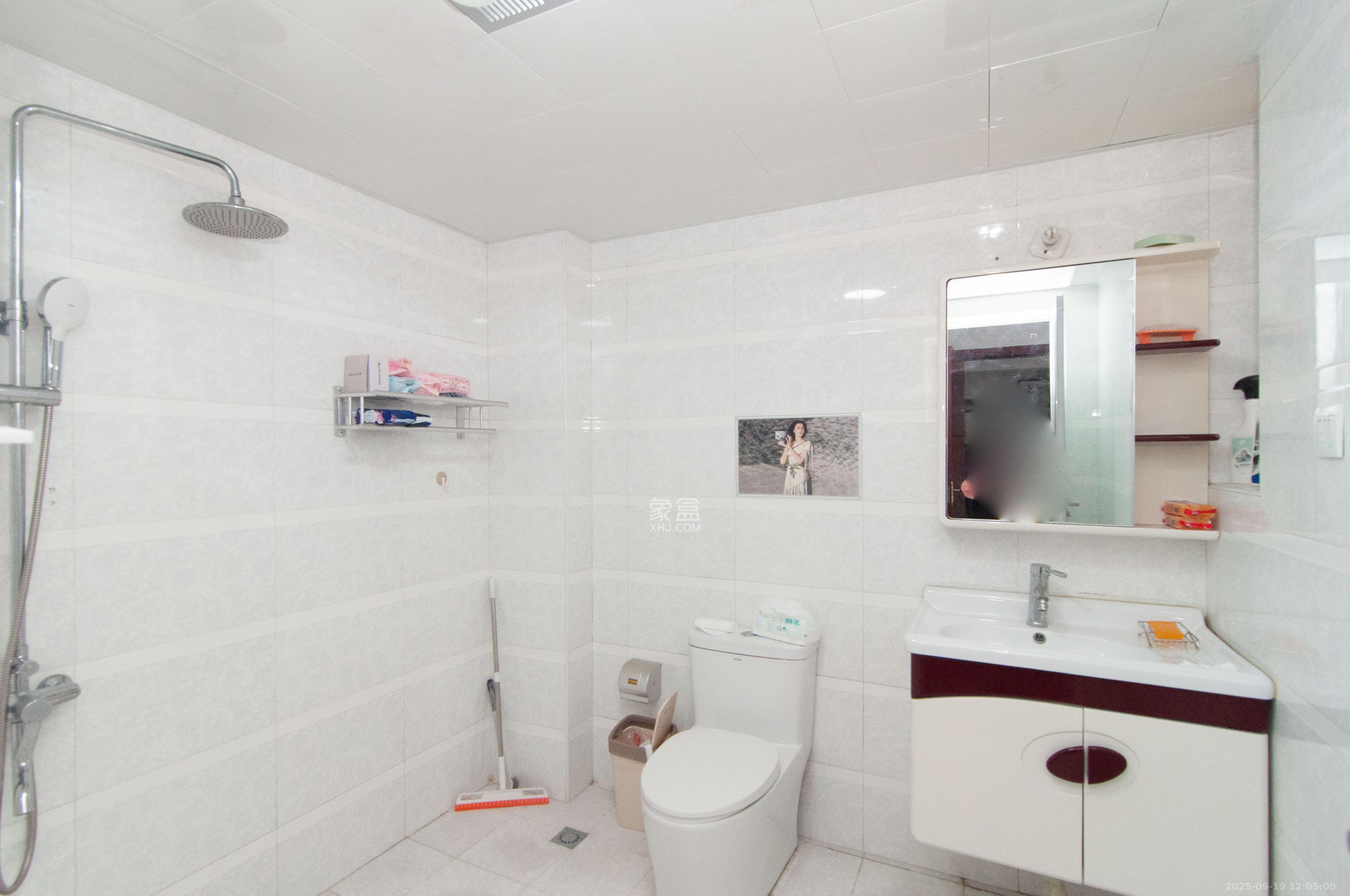 中房F联邦 3室2厅2卫 78.0万 中房F联邦 3室2厅2卫 78.0万卫生间