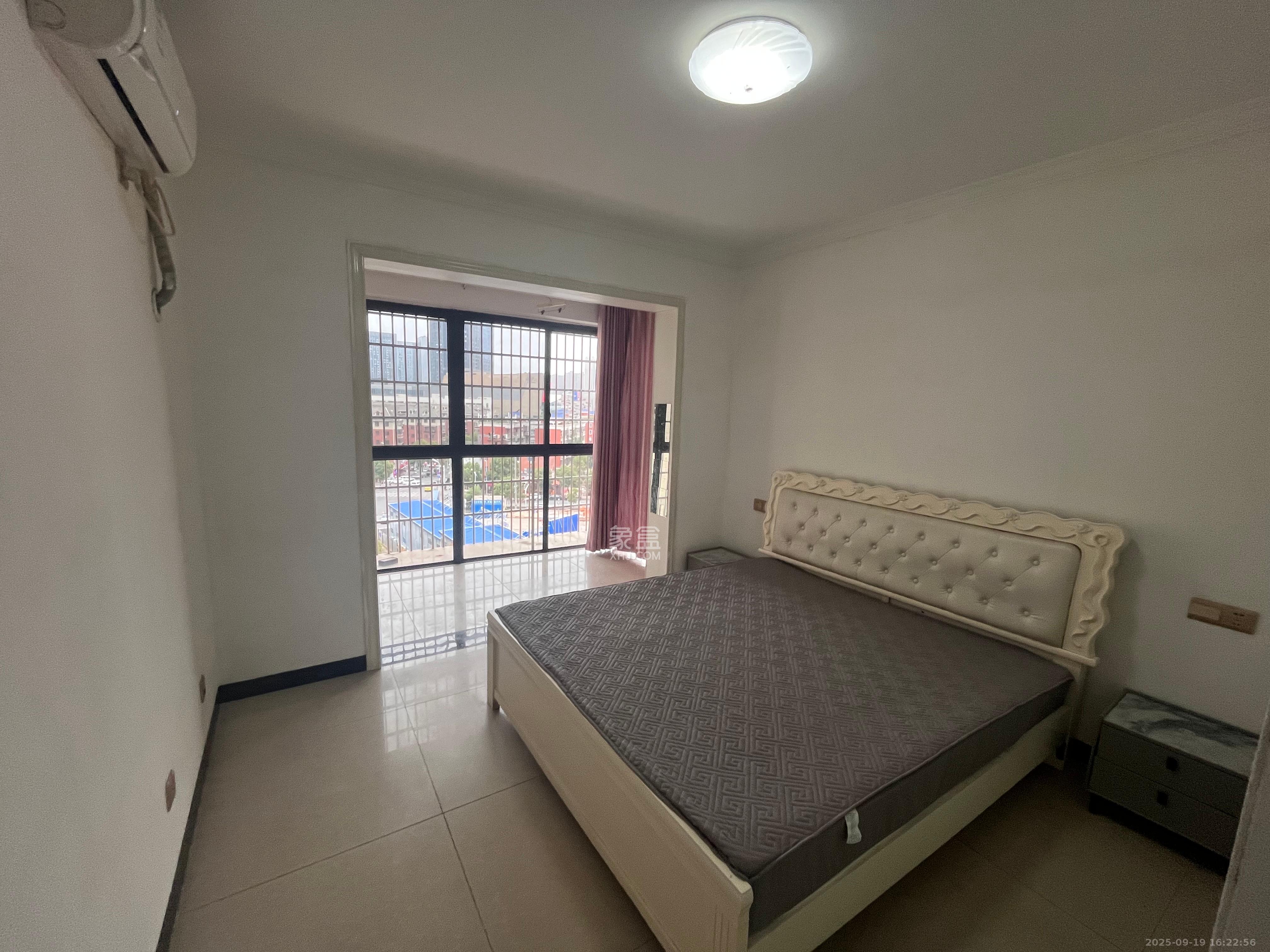 星城新宇莲景苑 3室2厅1卫 2300.0元/月 星城新宇莲景苑 3室2厅1卫 2300.0元/月室内图