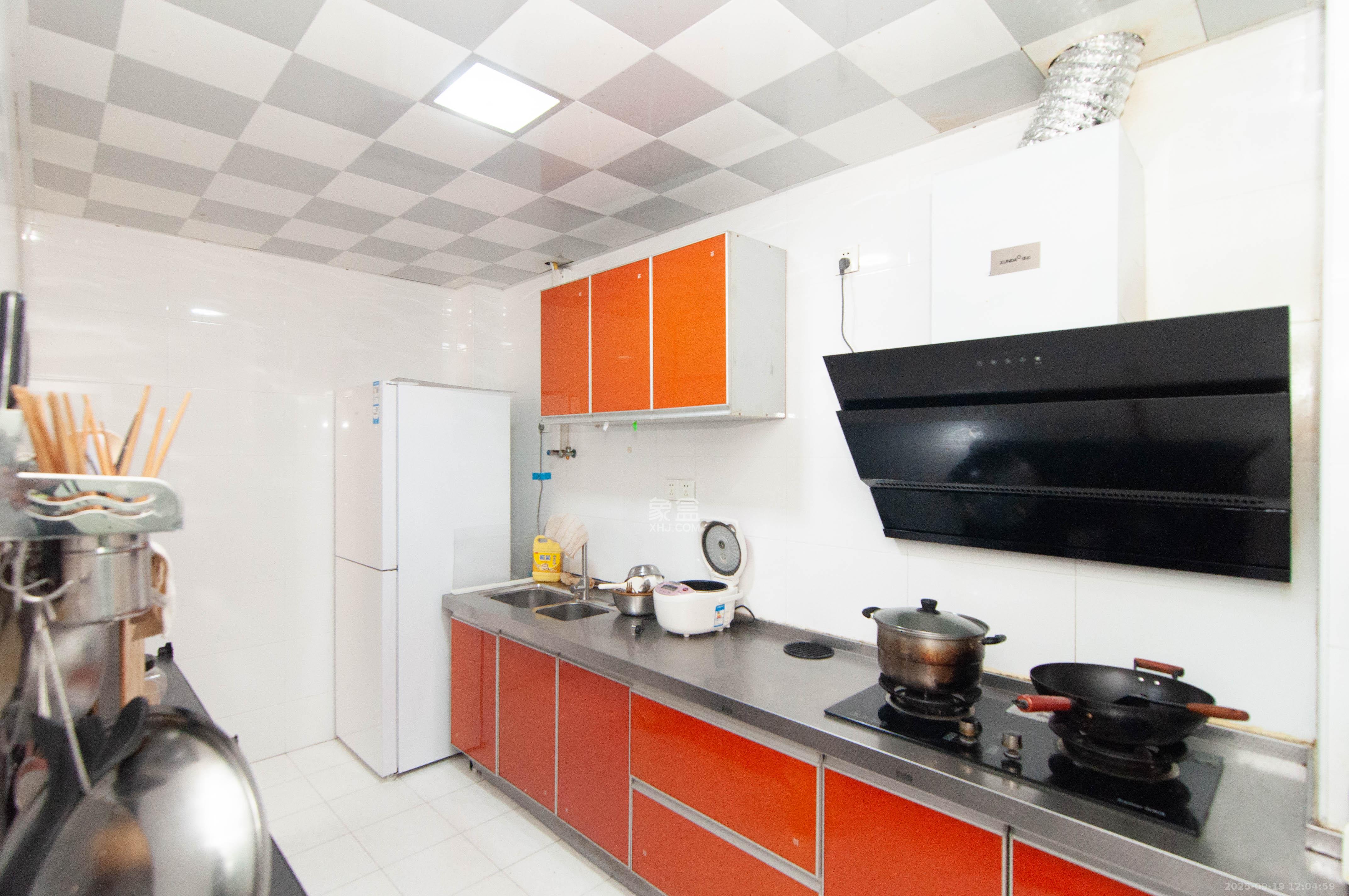 中房F联邦 3室2厅2卫 78.0万 中房F联邦 3室2厅2卫 78.0万厨房