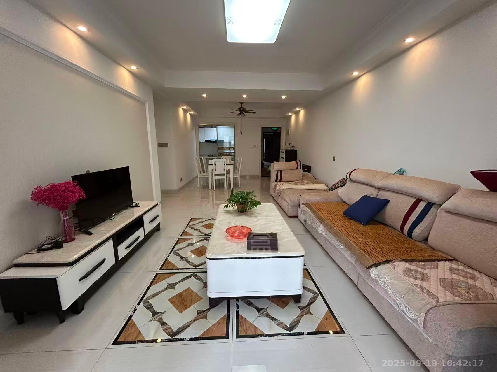 中建御山和苑 3室2厅2卫 2300.0元/月 中建御山和苑 3室2厅2卫 2300.0元/月户型图