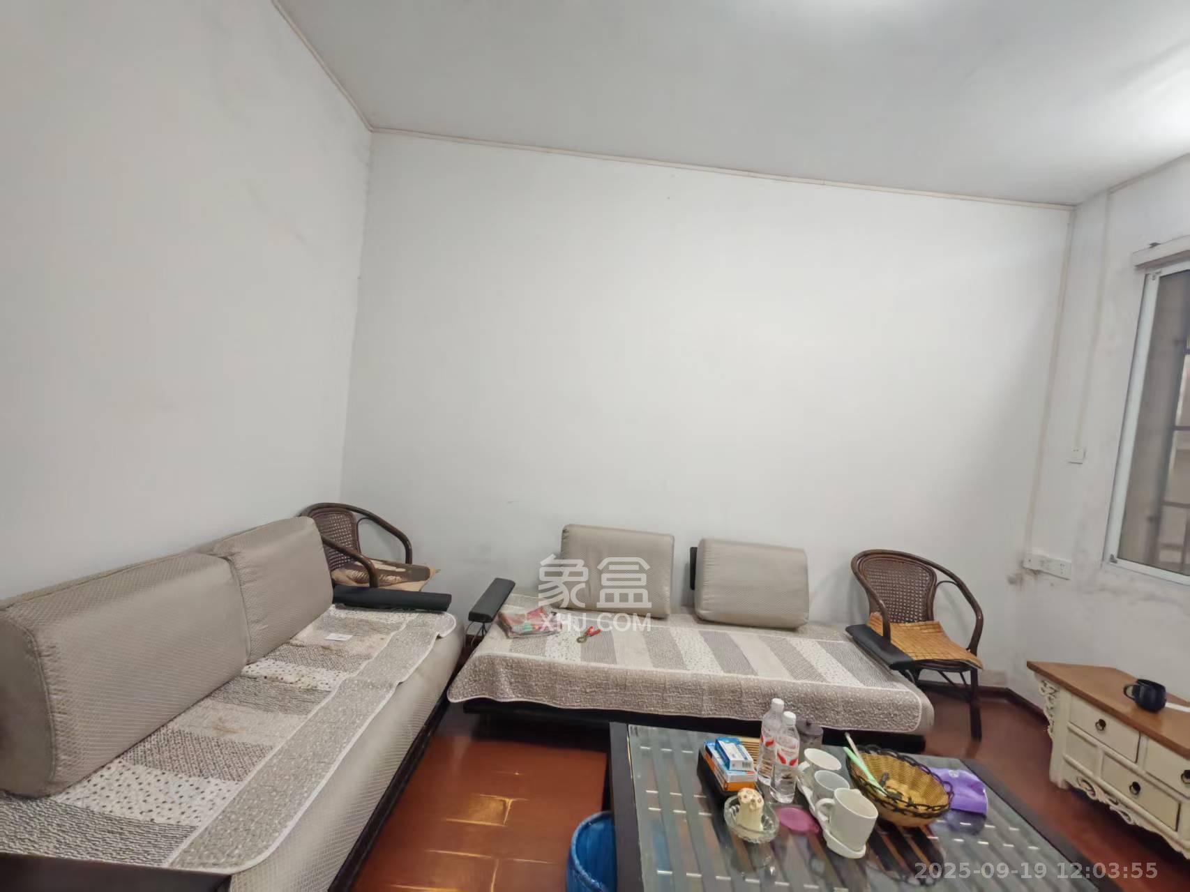 广电南院宿舍 3室1厅1卫 1800.0元/月 广电南院宿舍 3室1厅1卫 1800.0元/月室内图