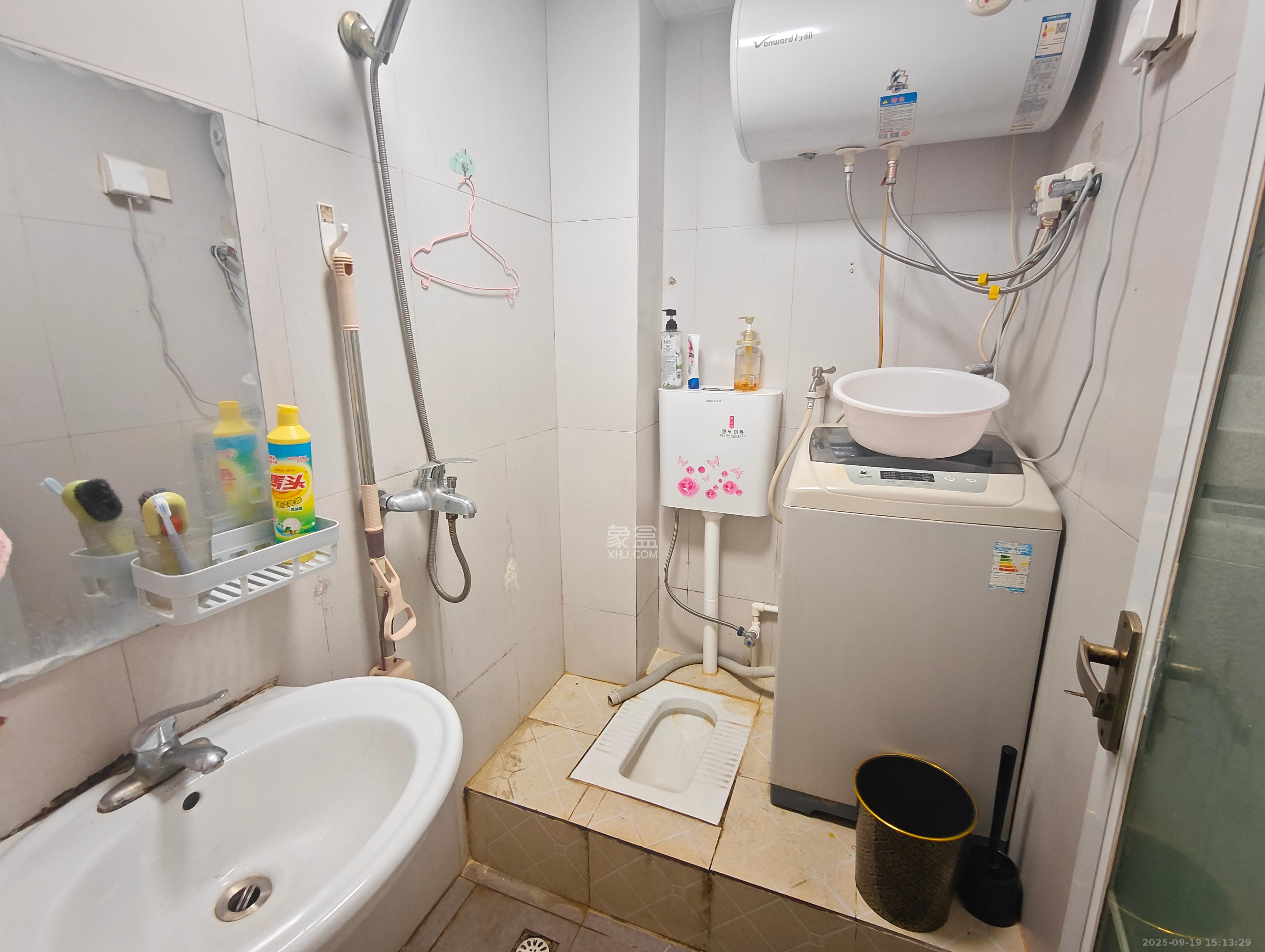 都市晨光  1室0厅0卫    1300.0元/月室内图