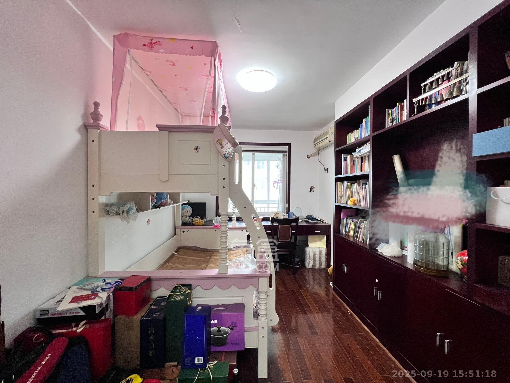 学府华庭  4室2厅2卫    2500.0元/月室内图