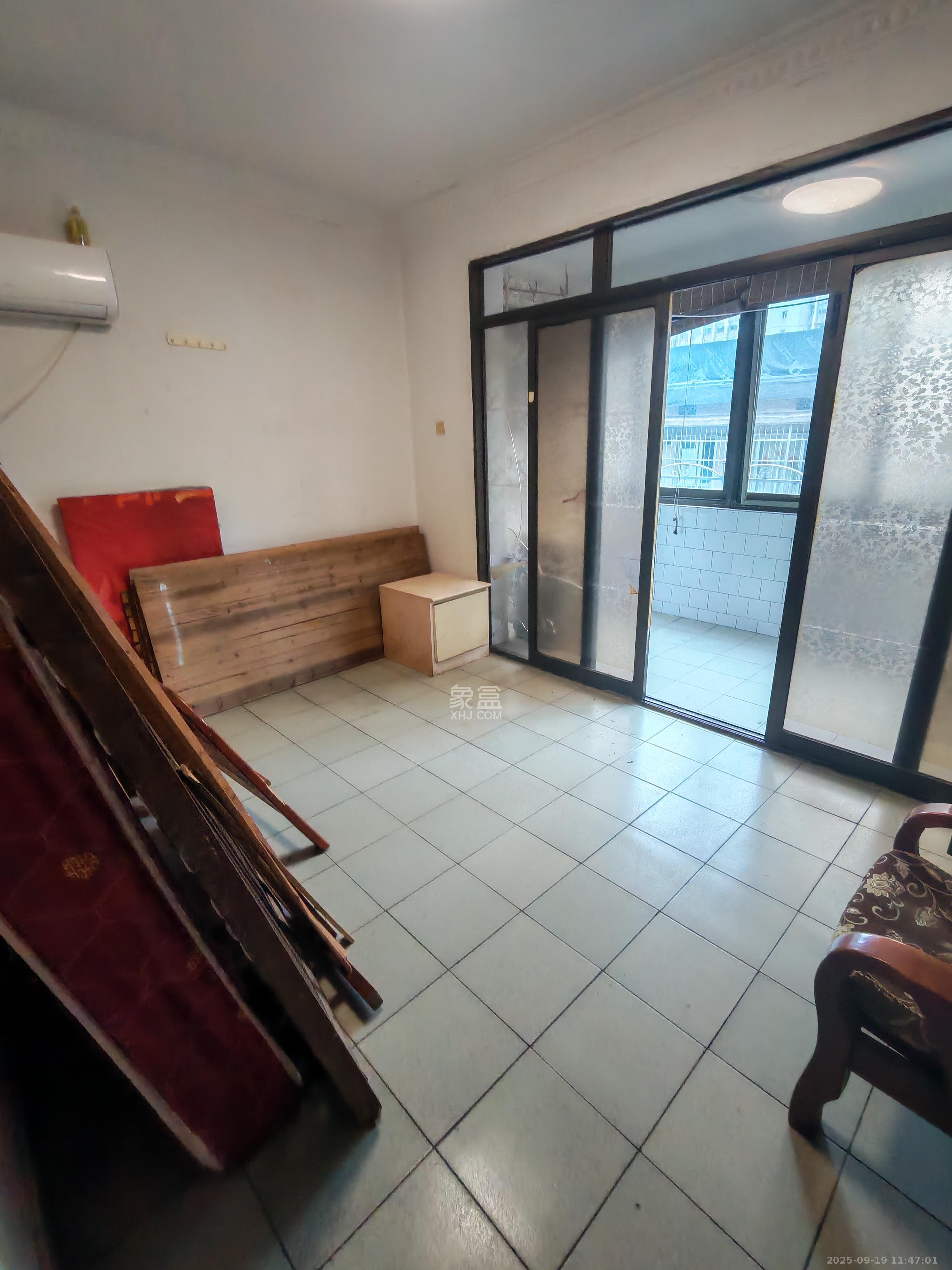 桐荫里社区  3室1厅1卫    1800.0元/月室内图