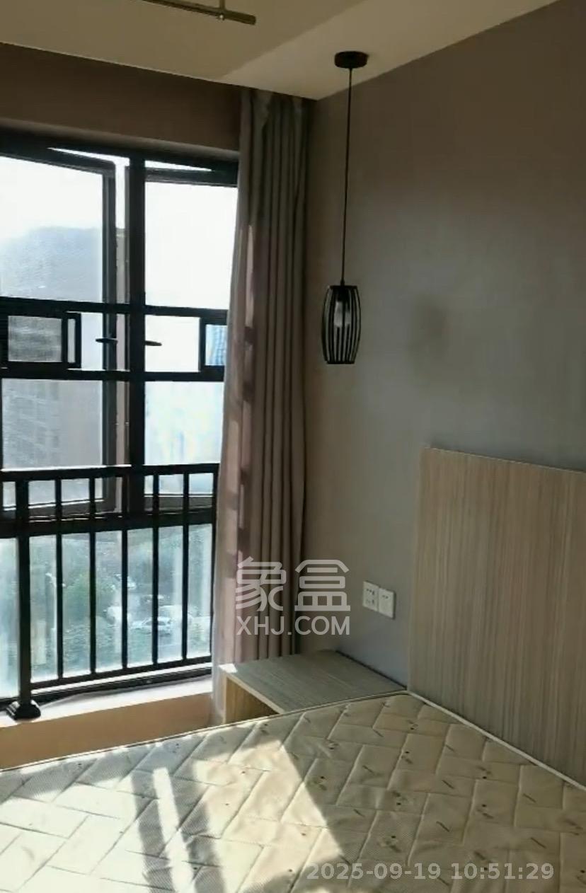 中建芙蓉工社 1室1厅1卫 1300.0元/月 中建芙蓉工社 1室1厅1卫 1300.0元/月室内图