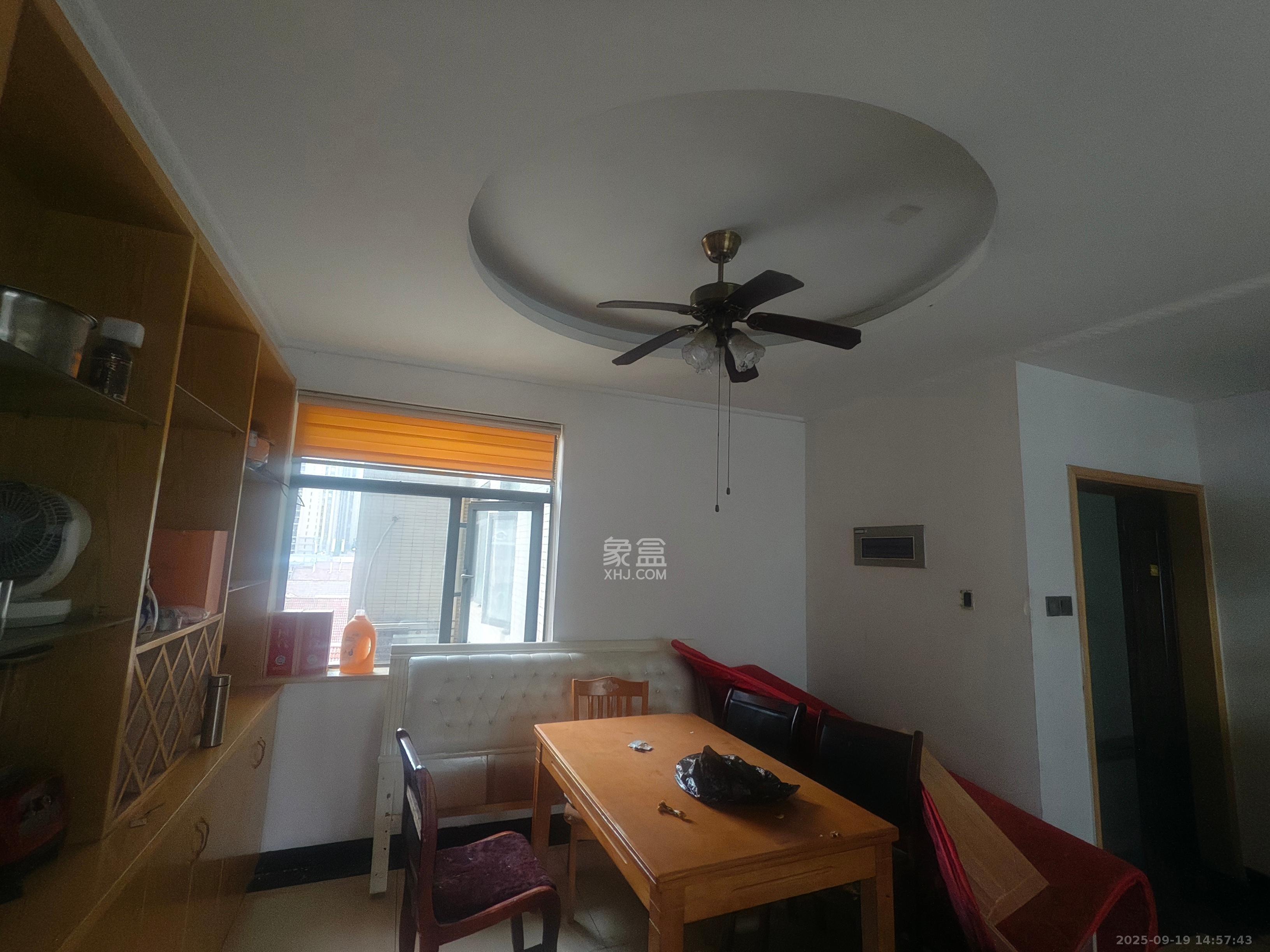 茶山馨苑 3室2厅1卫 2600.0元/月 茶山馨苑 3室2厅1卫 2600.0元/月室内图