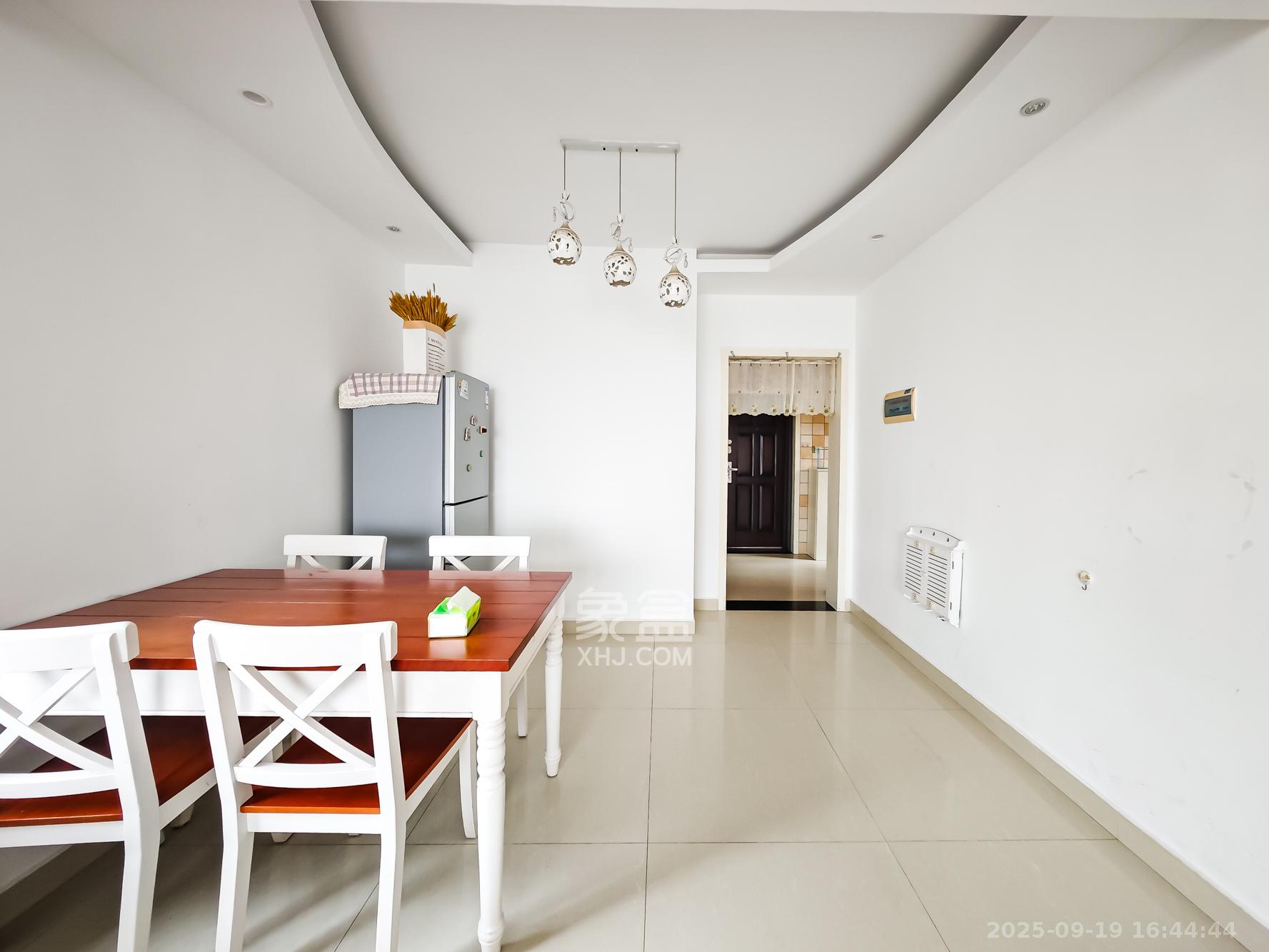 山语城二期  3室2厅1卫    69.8万客厅