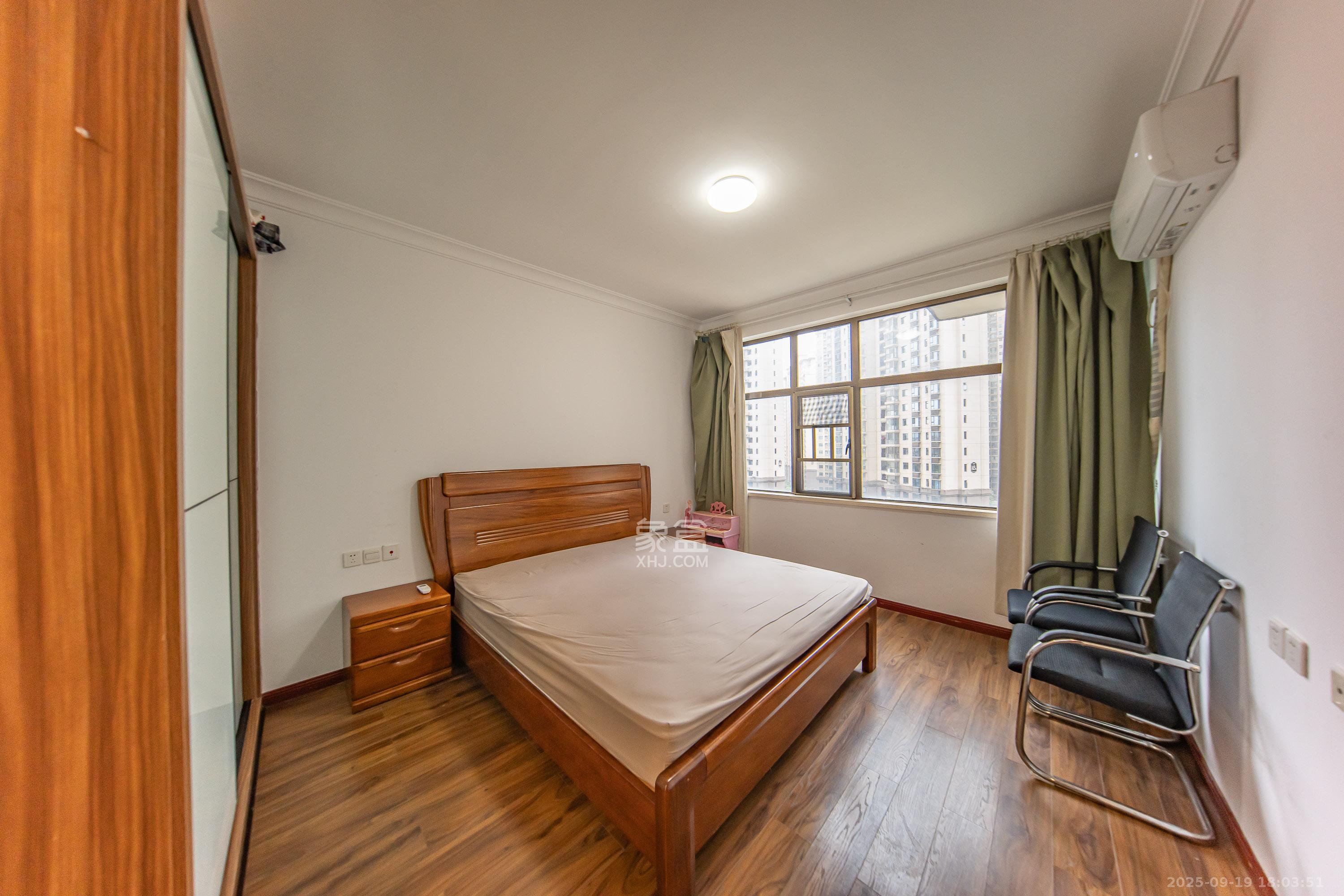 江山帝景哈佛 3室2厅2卫 88.0万 江山帝景哈佛 3室2厅2卫 88.0万卧室