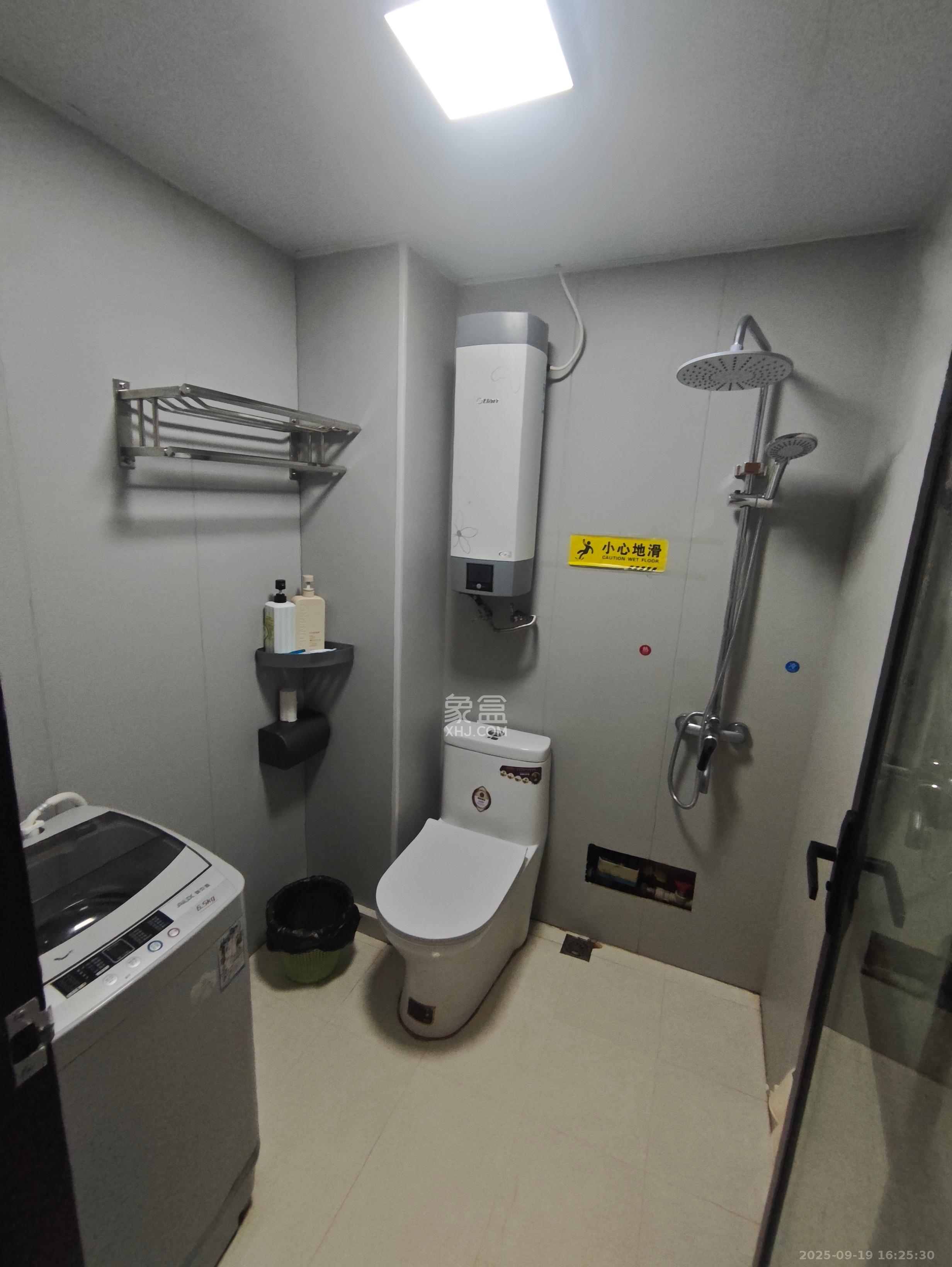 七彩丽都 1室1厅1卫 1980.0元/月 七彩丽都 1室1厅1卫 1980.0元/月室内图