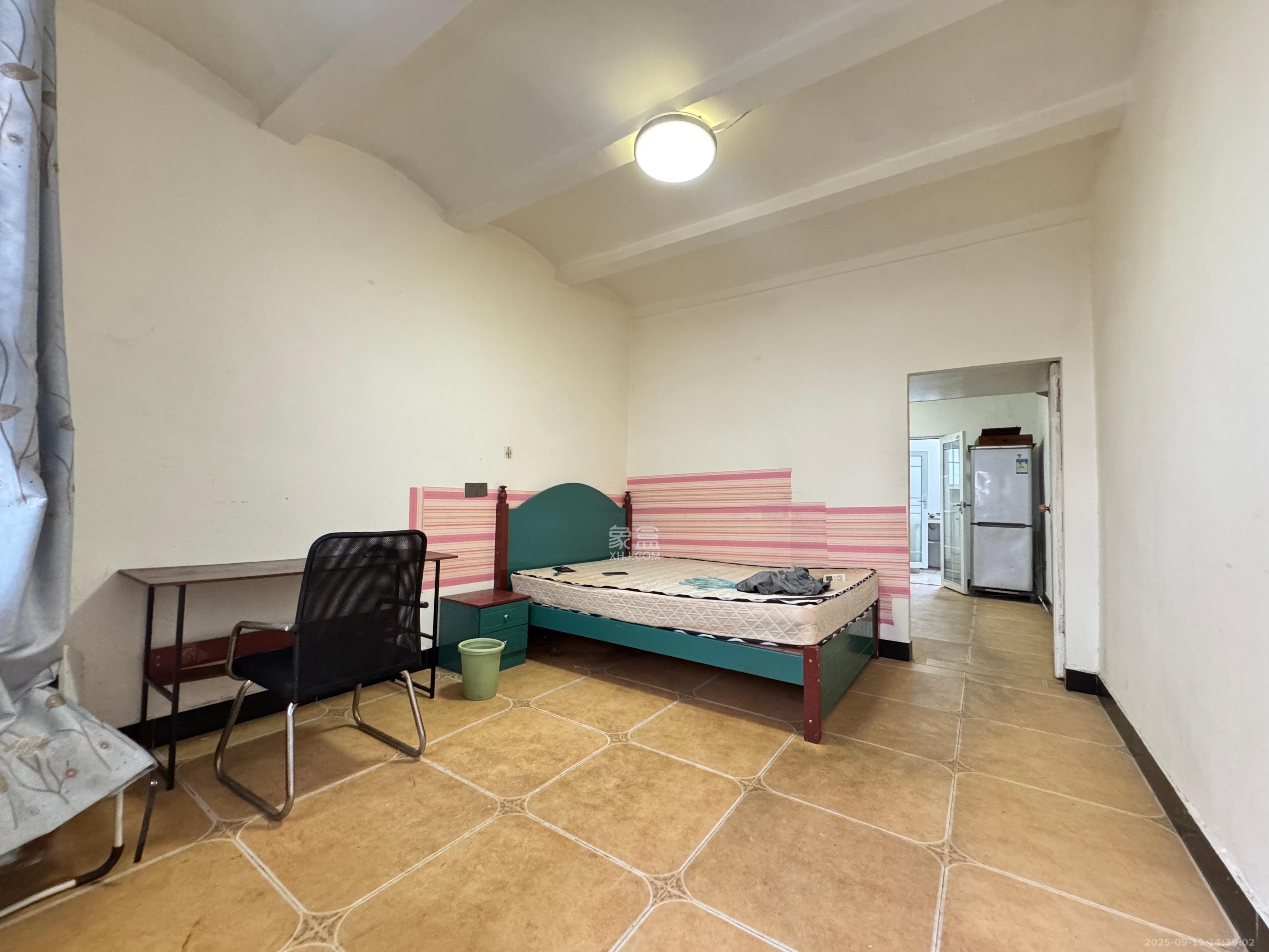 识字里社区 1室1厅1卫 1300.0元/月 识字里社区 1室1厅1卫 1300.0元/月室内图