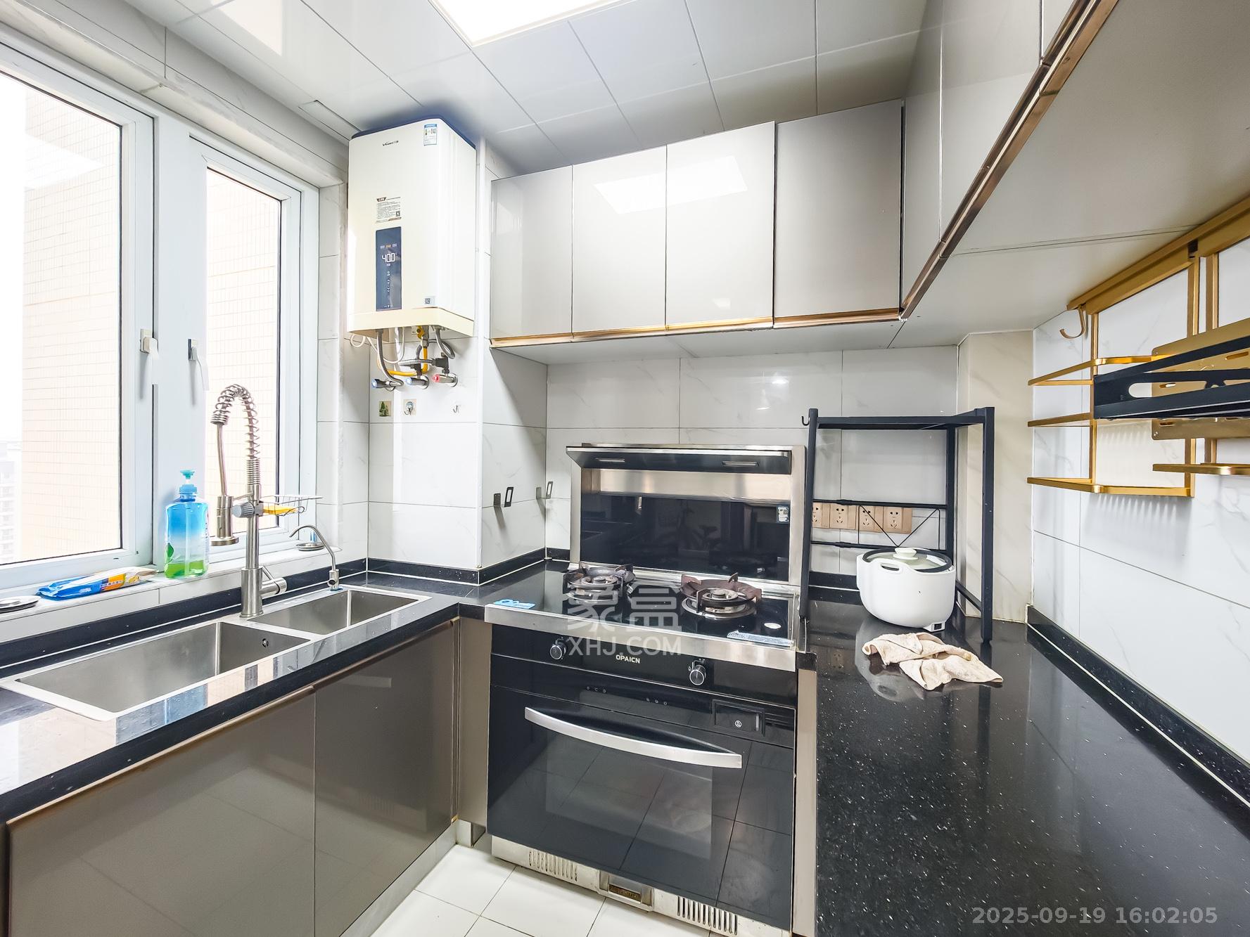 钱隆世家 4室2厅2卫 110.0万 钱隆世家 4室2厅2卫 110.0万厨房