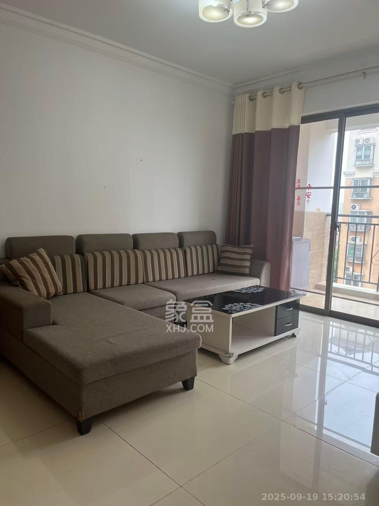 米兰春天  3室2厅1卫    1800.0元/月室内图