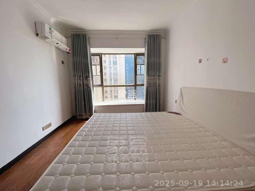 奥园广场  3室2厅2卫    2300.0元/月 奥园广场  3室2厅2卫    2300.0元/月室内图