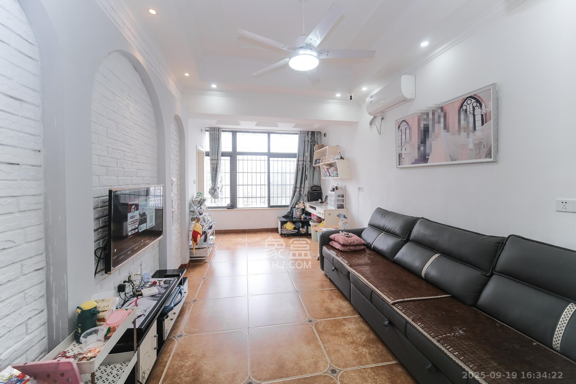 红树湾  3室2厅1卫    55.0万 红树湾  3室2厅1卫    55.0万