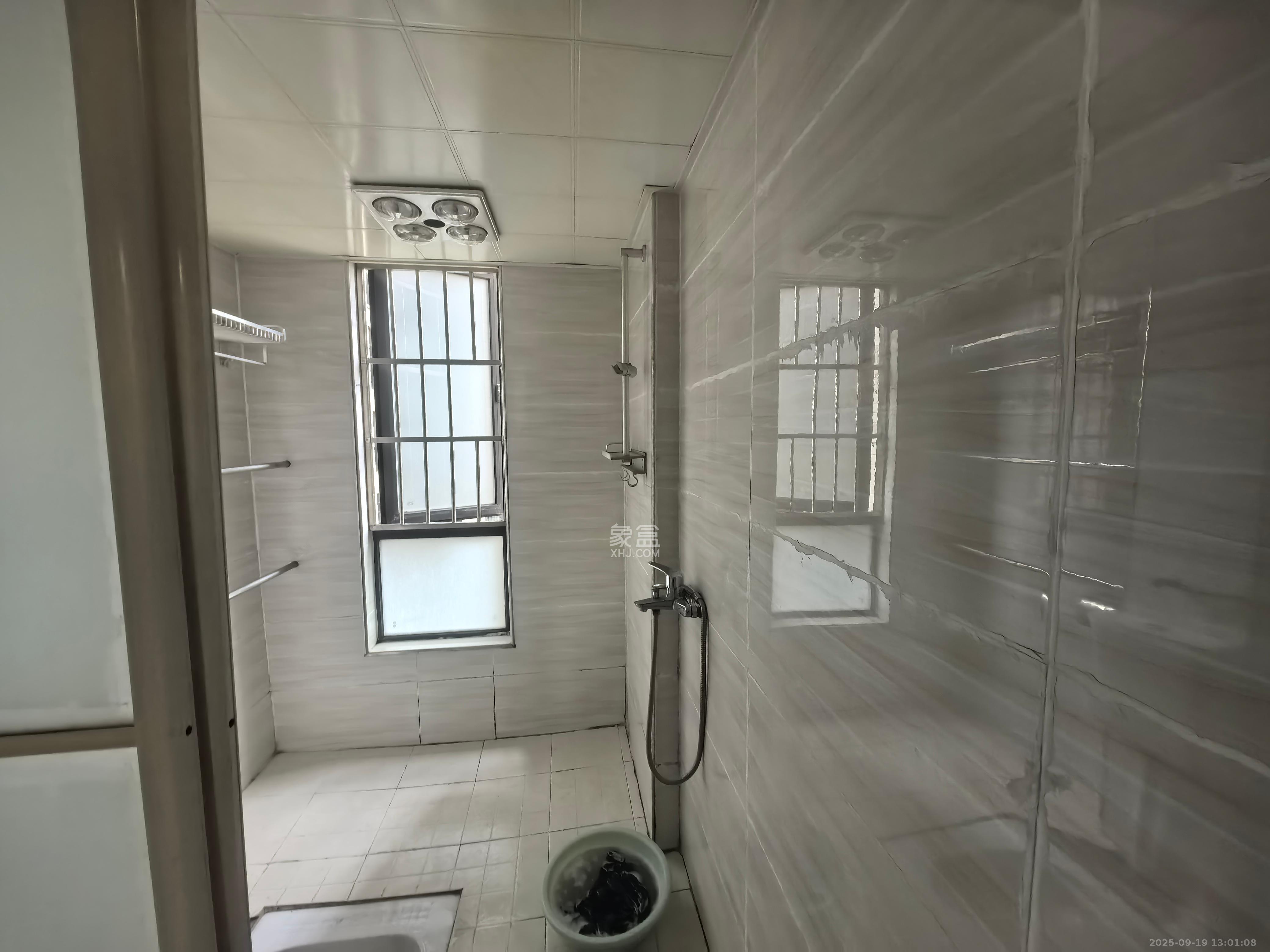 达美D6区  3室2厅1卫    2400.0元/月室内图