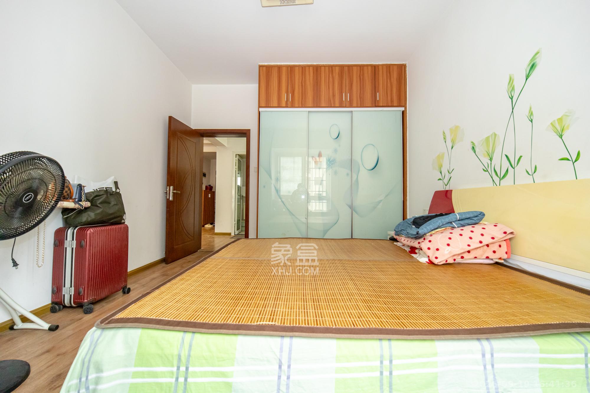 楚天世纪城东苑 2室2厅1卫 43.8万 楚天世纪城东苑 2室2厅1卫 43.8万卧室