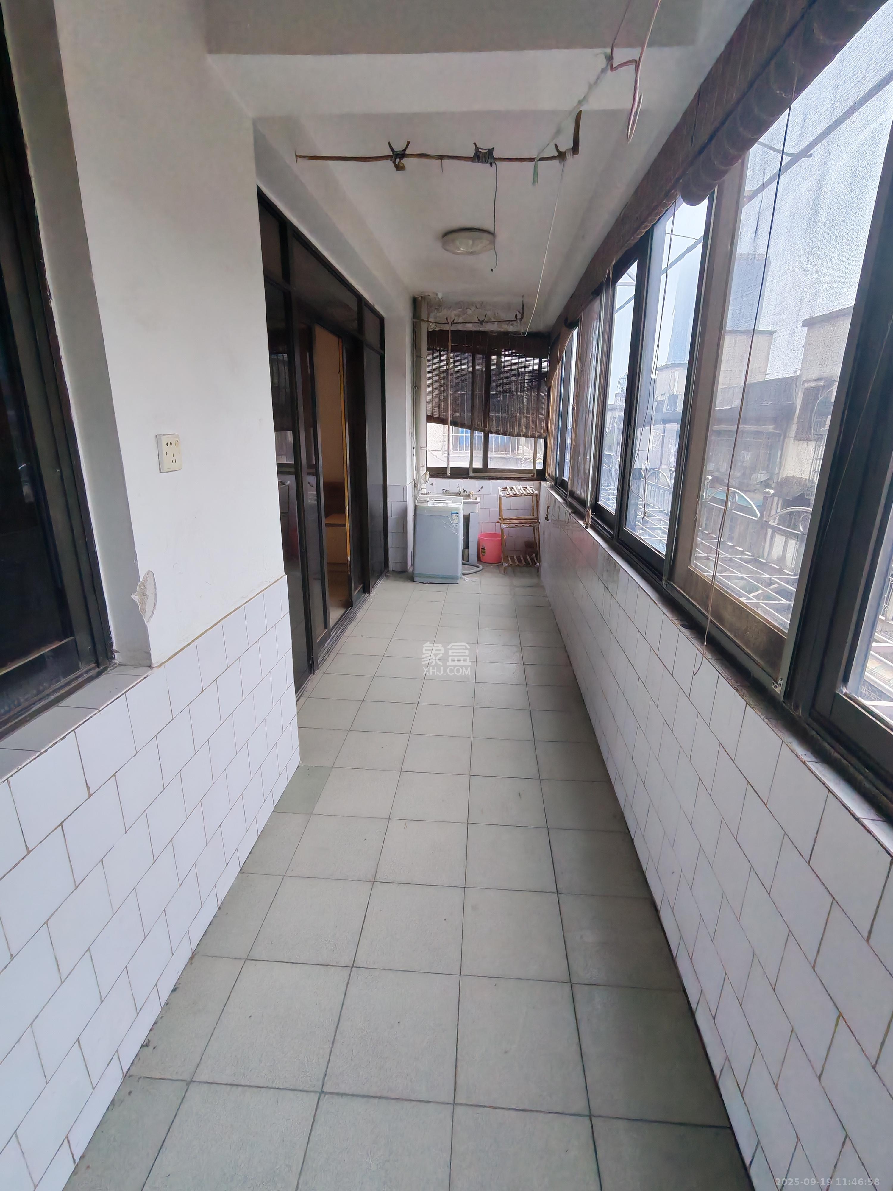 桐荫里社区  3室1厅1卫    1800.0元/月 桐荫里社区  3室1厅1卫    1800.0元/月