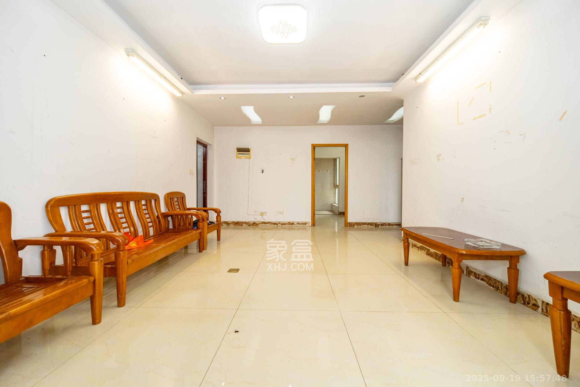 时代星城 3室2厅2卫 68.8万 时代星城 3室2厅2卫 68.8万客厅