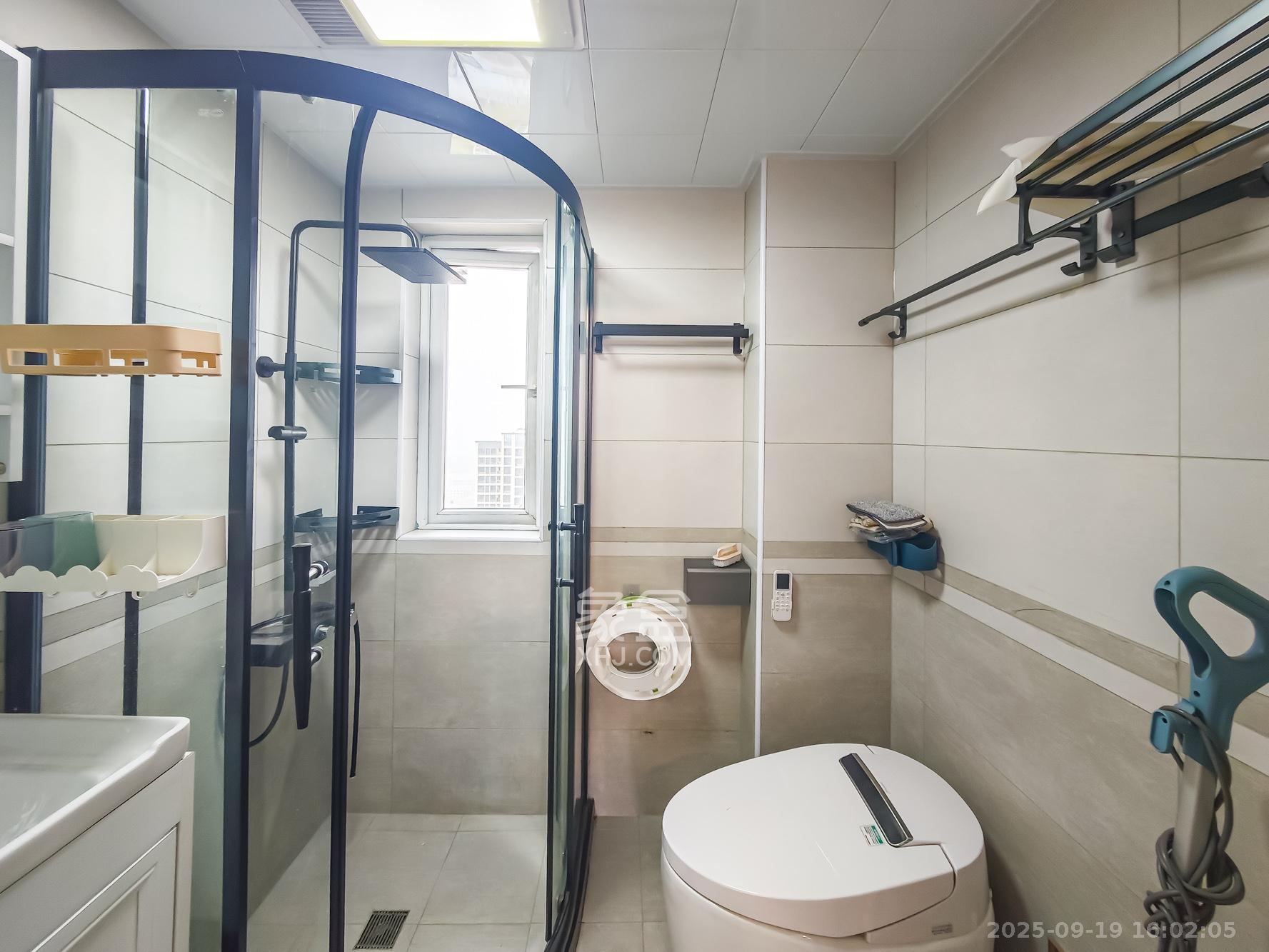 钱隆世家 4室2厅2卫 110.0万 钱隆世家 4室2厅2卫 110.0万卫生间